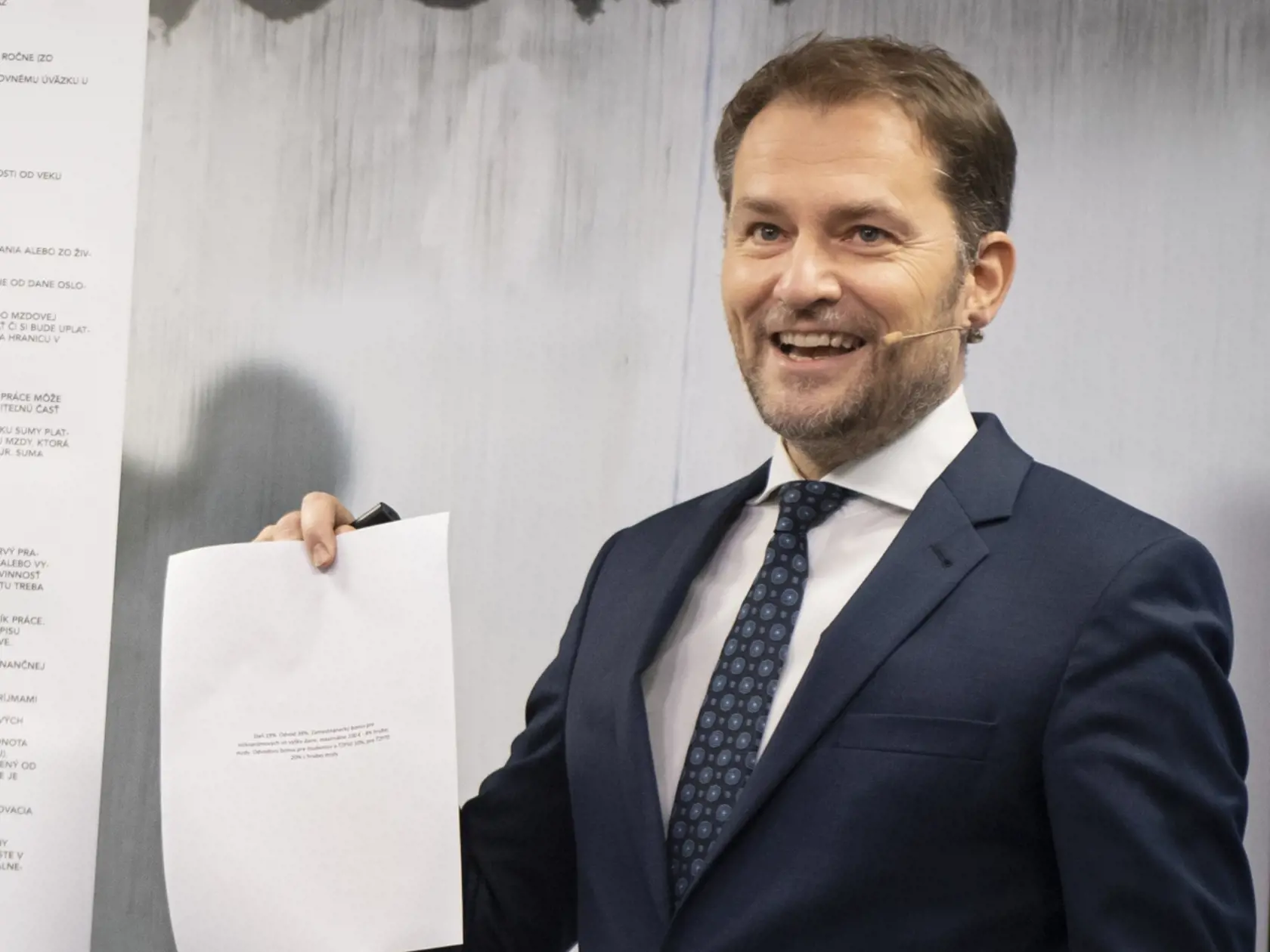 Na snímke minister financií SR Igor Matovič počas predstavovania zdaňovania práce 15. novembra 2021 v Bratislave. FOTO TASR - Pavel Neubauer	