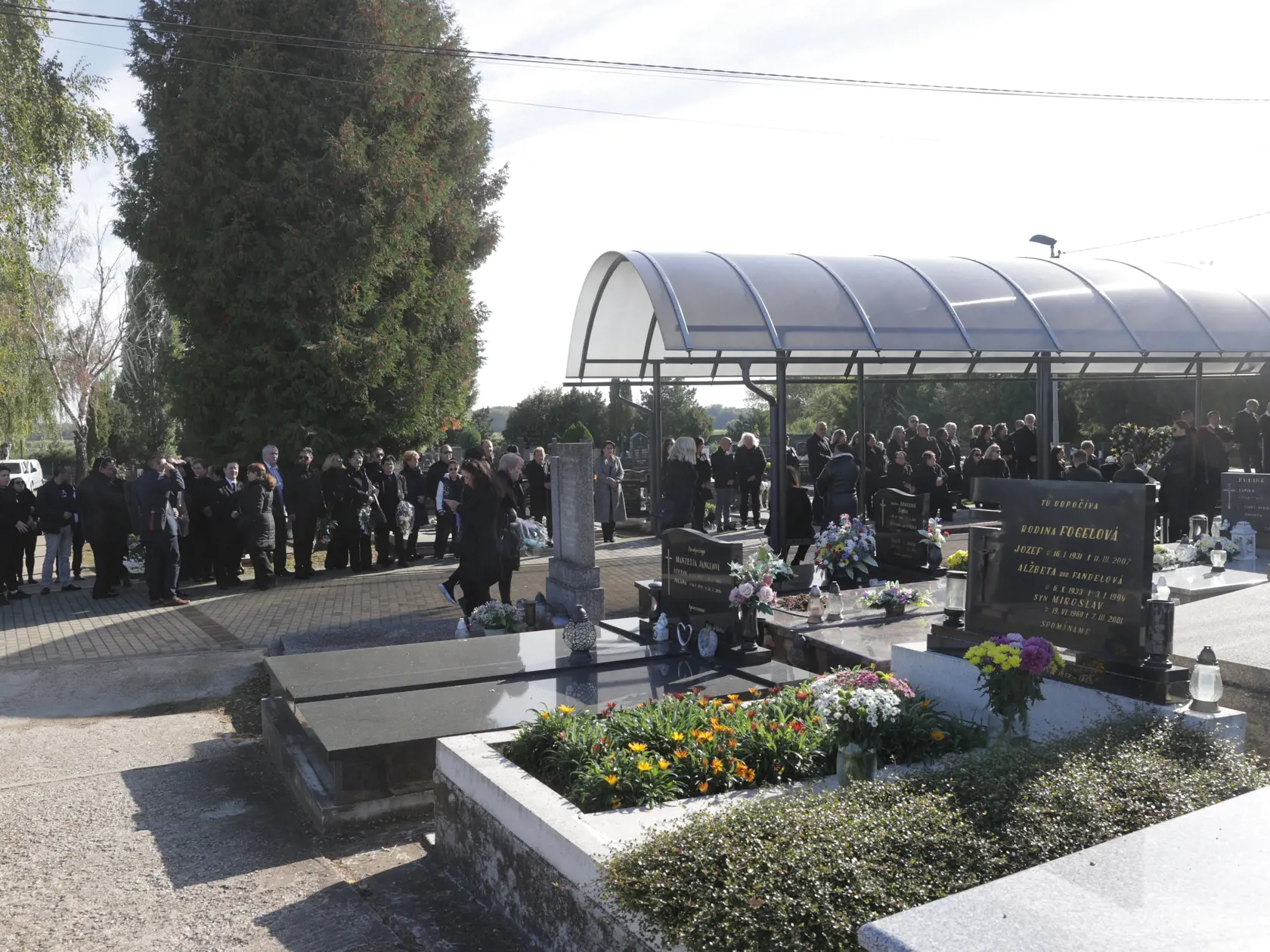 Posledná rozlúčka s hudobníkom Ľubom Virágom (†68), ktorý náhle zomrel pred pár dňami.