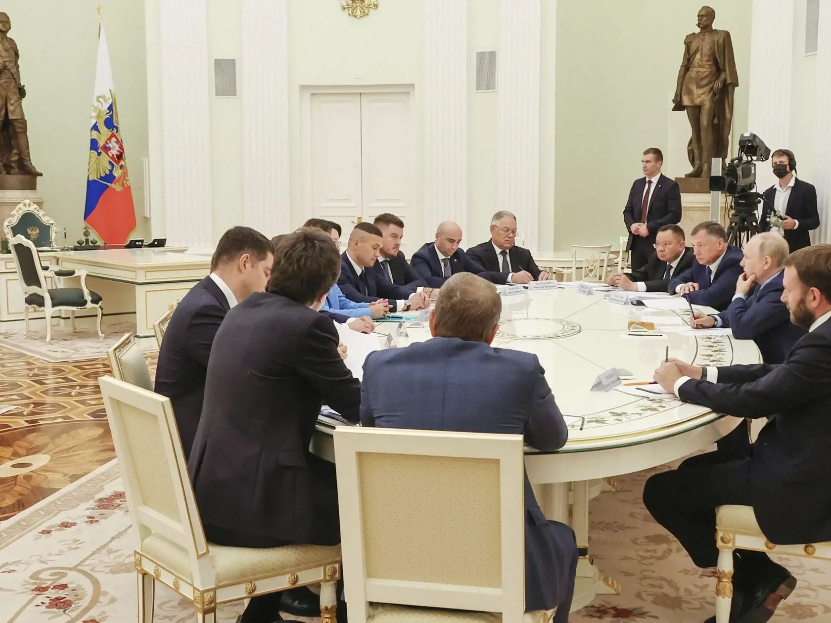 Moskva - Na snímke druhý sprava ruský prezident Vladimir Putin počas stretnutia so zástupcami rozvoja stavebníctva v Mokve 8. augusta 2023. FOTO TASR/AP


Russian President Vladimir Putin, second right, attends a meeting on the development of the construction industry at the Kremlin in Moscow, Russia, Tuesday, Aug. 8, 2023. (Mikhail Klimentyev, Sputnik, Kremlin Pool Photo via AP)