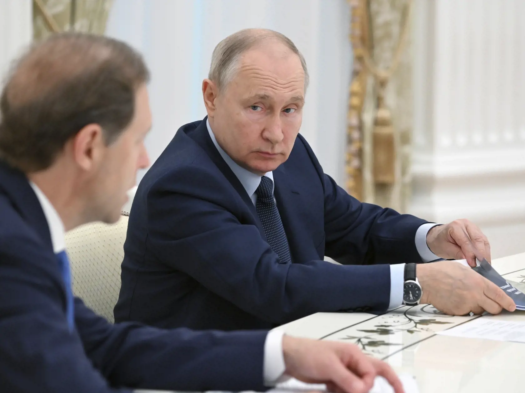 Moskva - Ruský prezident Vladimir Putin počas stretnutia so šéfmi ruského spracovateľského priemyslu ohľadne priemyselného rozvoja v Kremli v Moskve 3. augusta 2023. FOTO TASR/AP