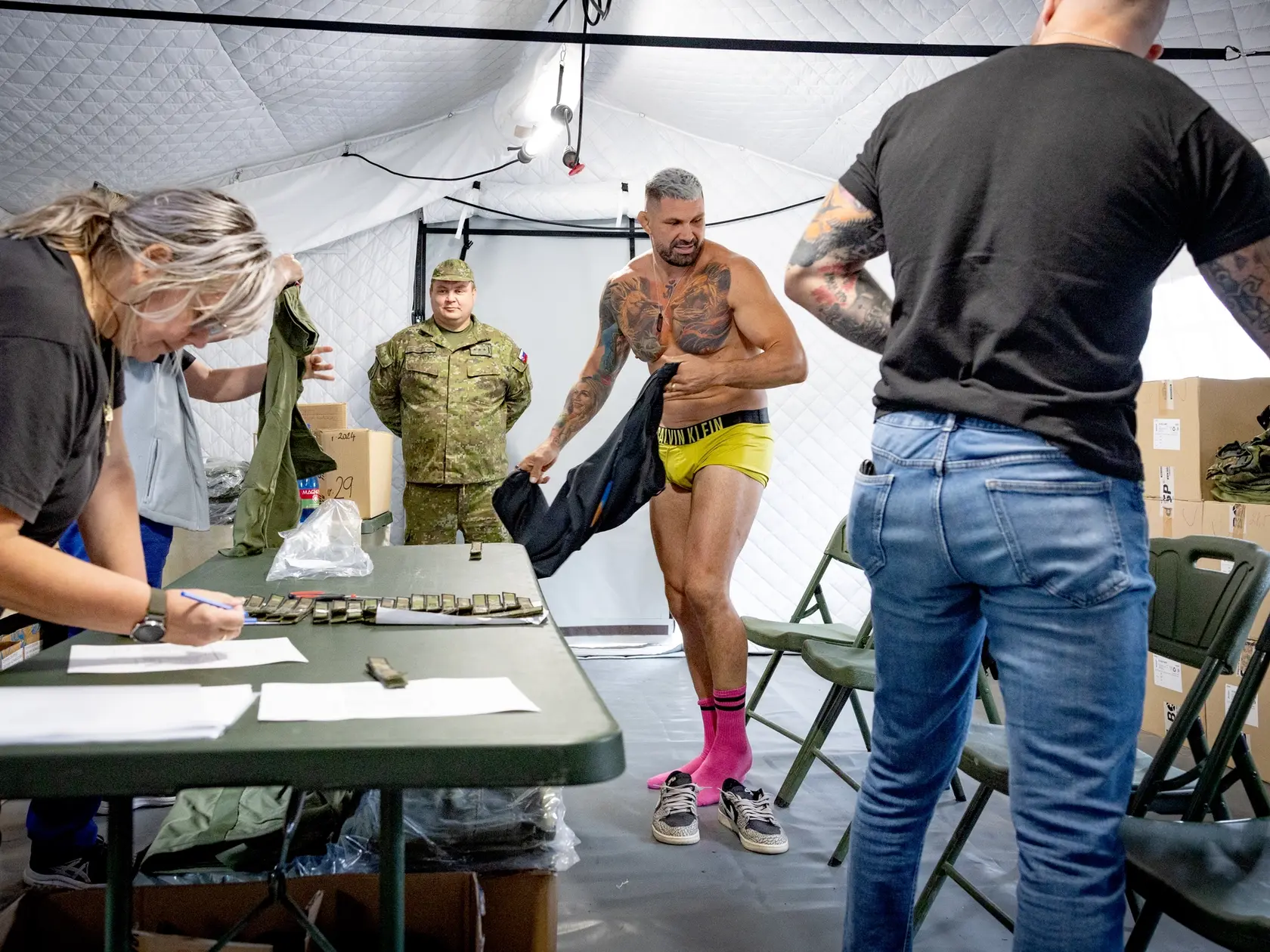 Na snímke sú zápasníci MMA Attila Végh a Vlasto Čepo.