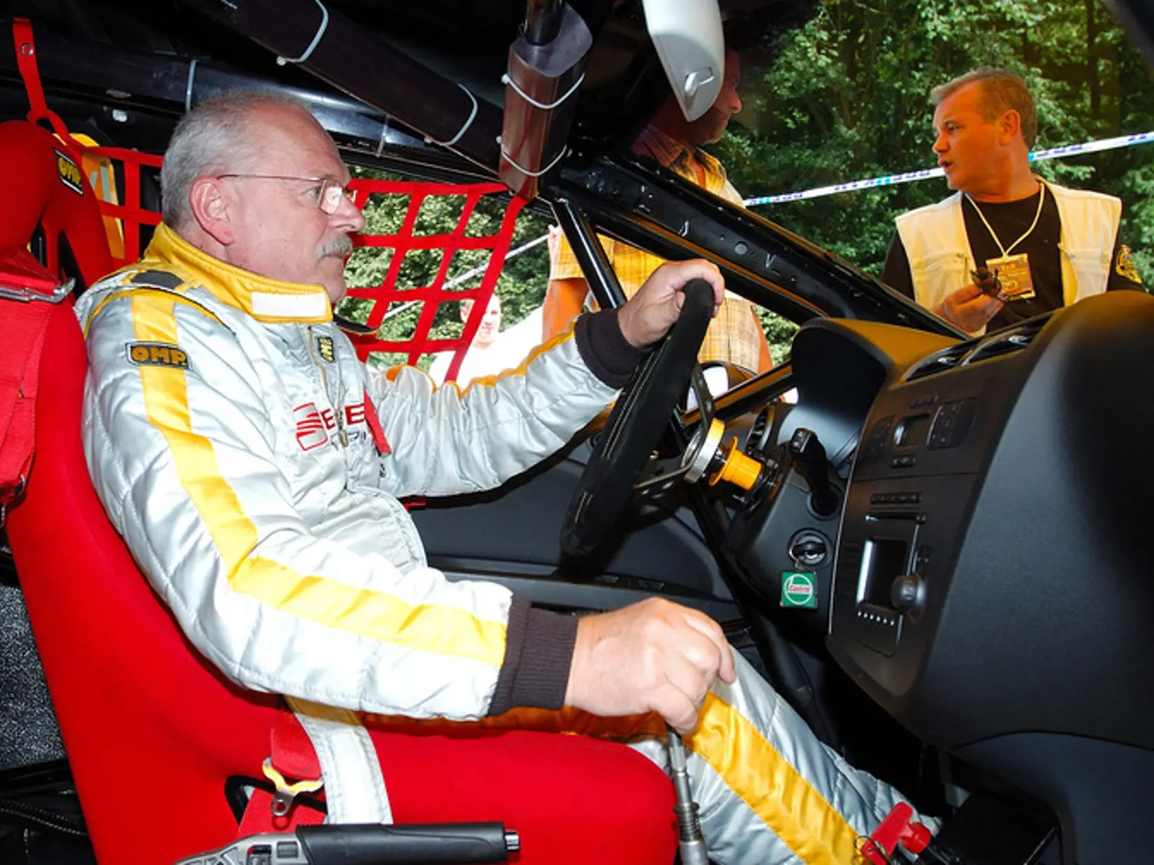 Exrezident Ivan Gašparovič (vľavo) štartoval v roku 2006 na pretekoch automobilov do vrchu na Pezinskej Babe.