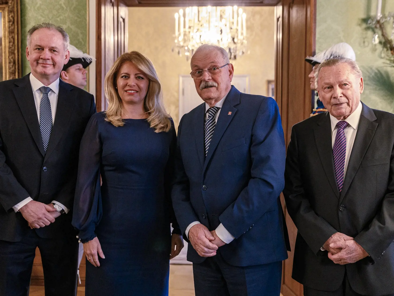 Na snímke Andrej Kiska, Zuzana Čaputová, Ivan Gašparovič a Rudolf Schuster počas tradičného Novoročného obeda prezidentov Slovenskej repbuliky v Grasalkovičovom paláci, na ktorý pozvala bývalých prezidentov súčasná hlava štátu, Zuzana Čaputová.