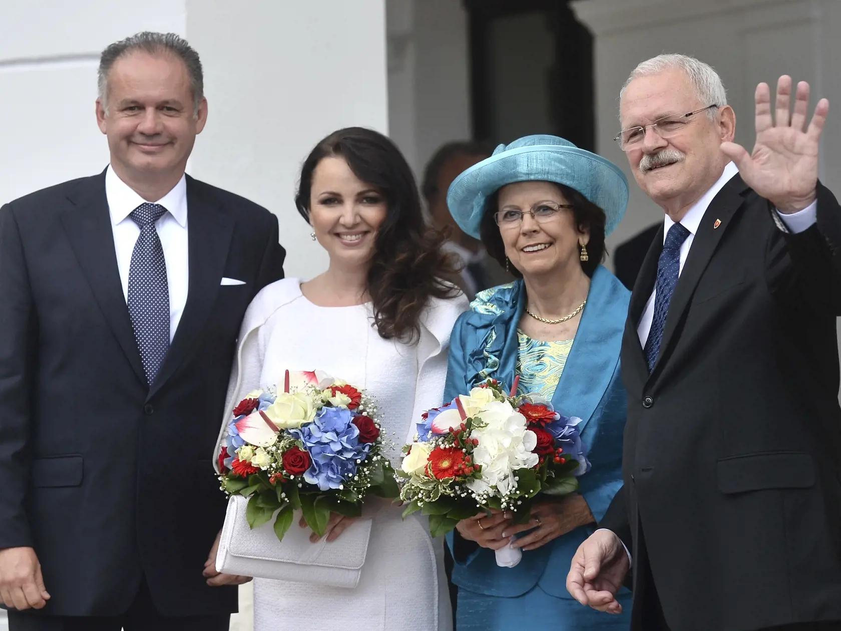 Ivan Gašparovič, manželka Silvia Gašparovičová a Andrej Kiska s manželka Martinou Kiskovou pri odovzdávaní miesta v prezidentskom paláci.