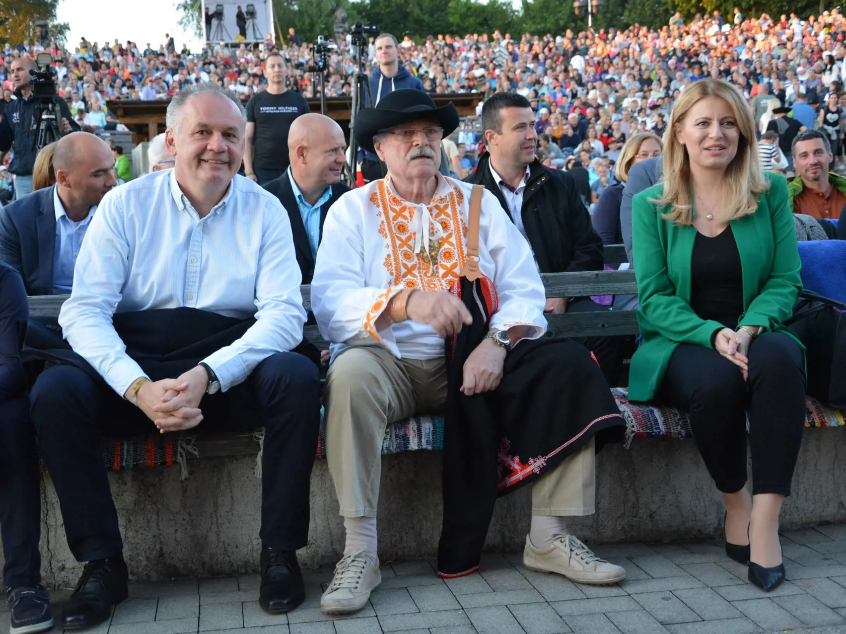 Folklórny festival vo Východnej na ktorom sa okrem prezidentky Zuzany Čapurovej zúčastnili aj exprezidenti Ivan Gašparovič a Andrej Kiska.