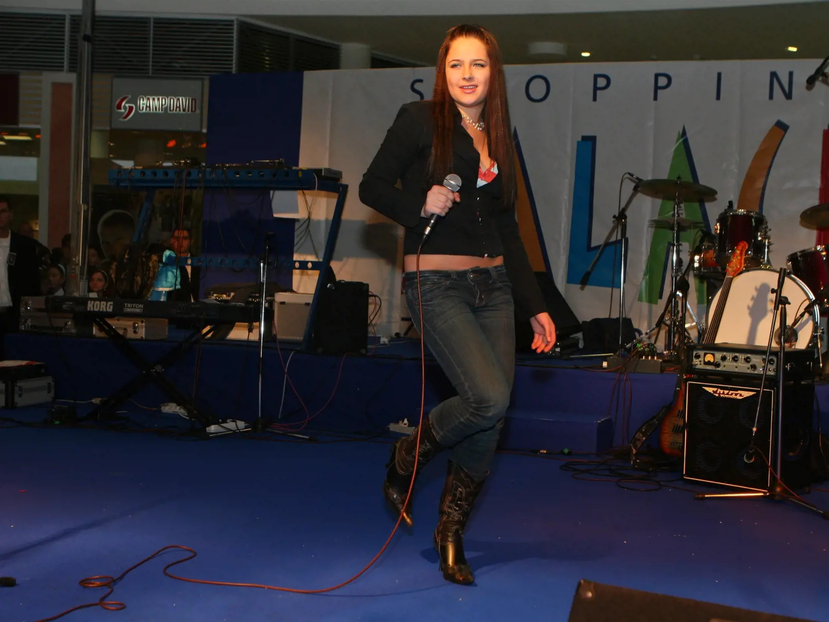 Superstar 3 - prvá oficiálna autogramiáda - Shopping Palace Zlaté Piesky;Natália Hatalová;;17.11.2007 Bratislava;foto: Matej Kalina