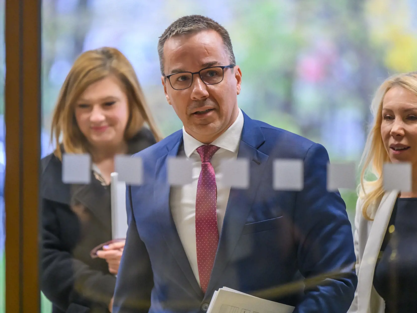 Minister práce, sociálnych vecí a rodiny SR Erik Tomáš (Hlas).