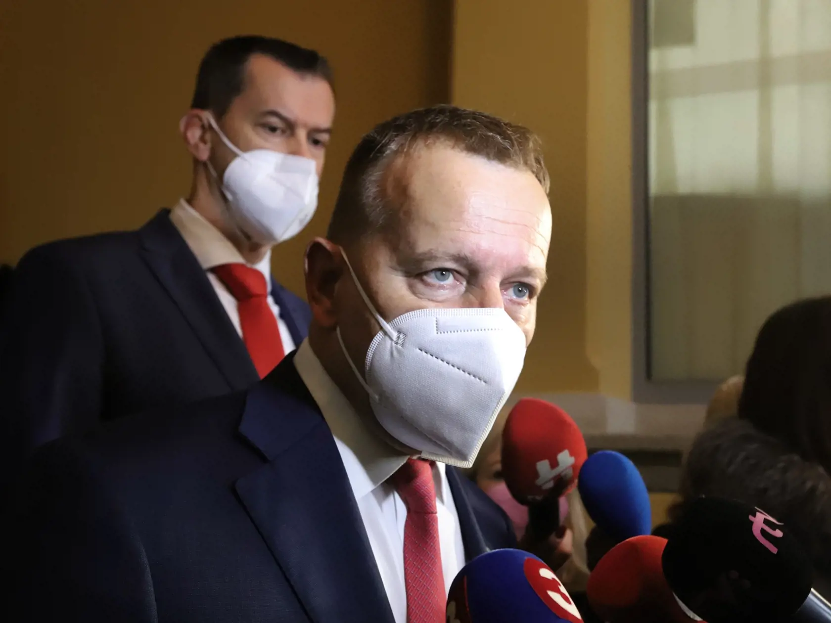"Sme proti akémukoľvek povinnému očkovaniu a nedovolíme to. Ani akýchkoľvek skupín, ale presvedčme ich alebo motivujme, ale na dobrovoľnej báze," uviedol Boris Kollár.