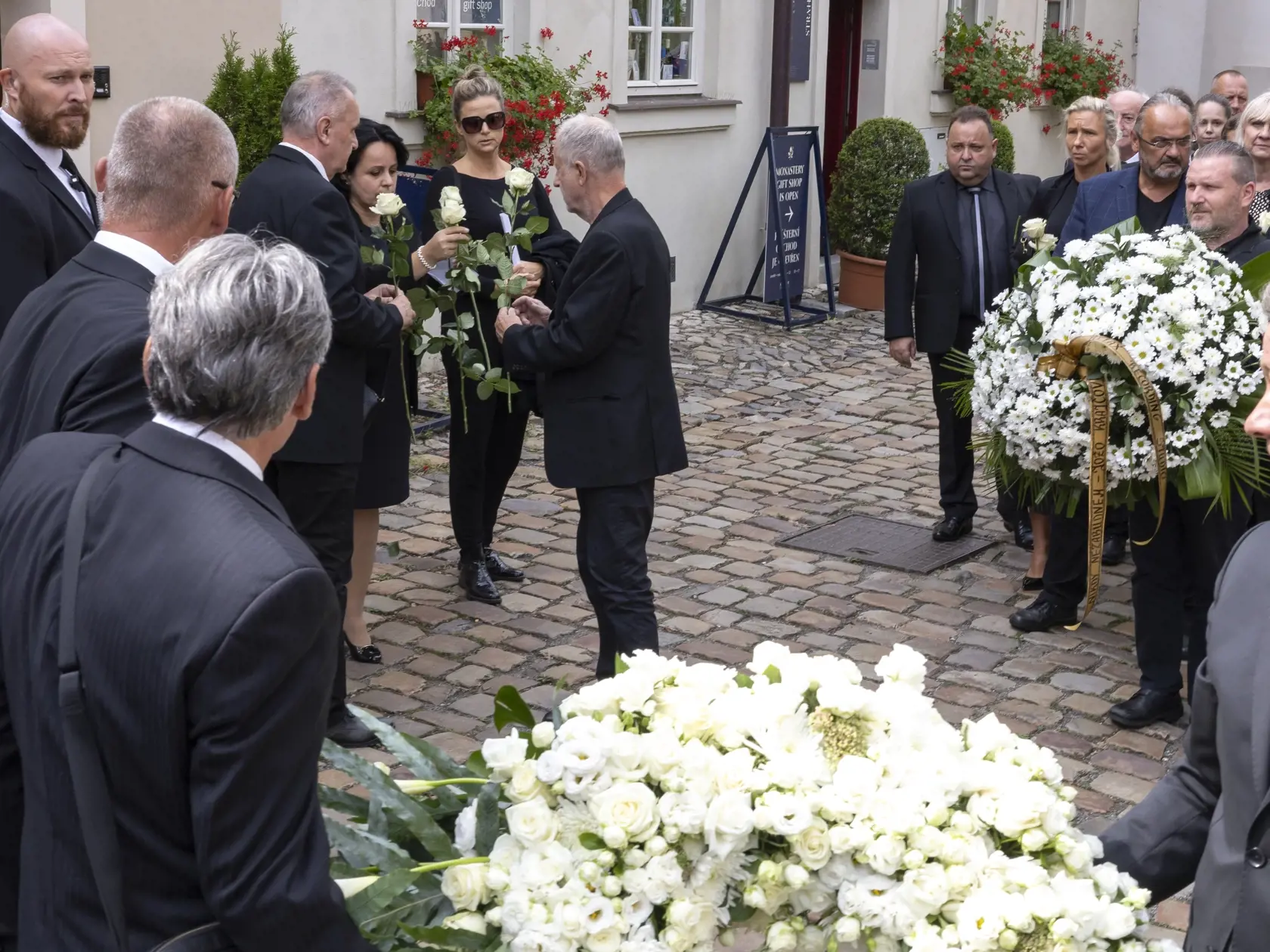 Posledná rozlúčka s hudobníkom a skladateľom Vašom Patejdlom, ktorý vo veku 68 rokov podľahol rakovine pankreasu.