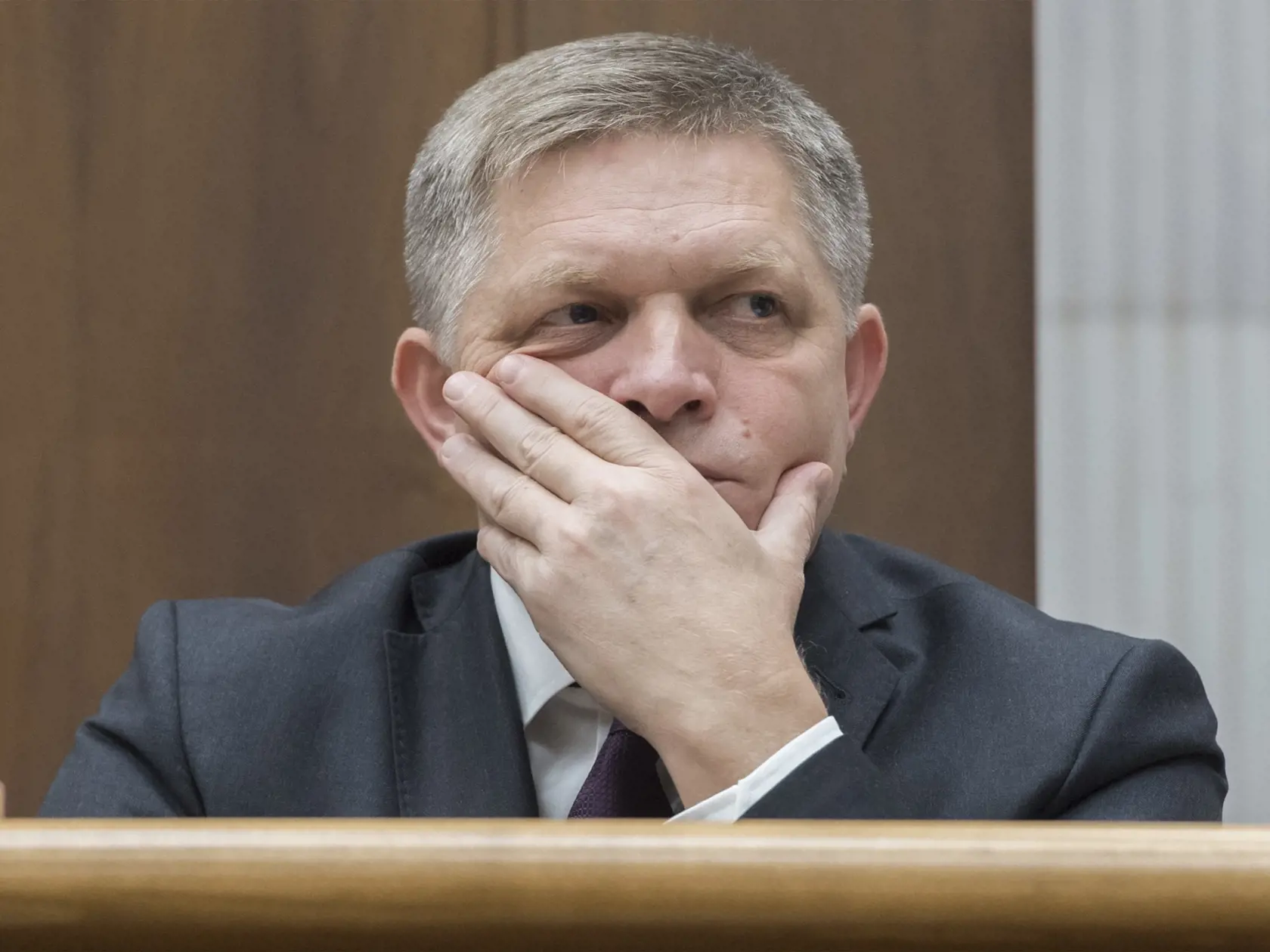 Na snímke poslanec NR SR Robert Fico (SMER-SD) počas 52. mimoriadnej schôdze NR SR, na ktorej nebol schválený program v Bratislave 29. októbra 2019. FOTO TASR - Martin Baumann
