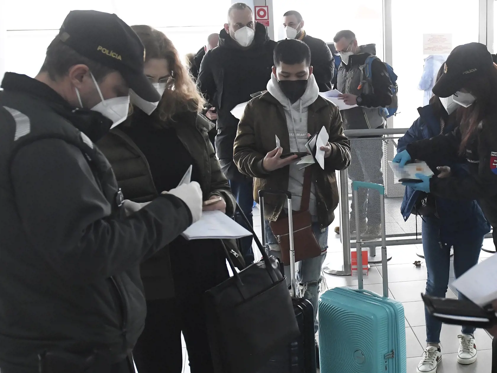 Veľkonočné desatoro odborníkov
8. Rešpektujme 14 dňovú karanténu svojich príbuzných, ktorí sa vrátili zo zahraničia, registrujme ich v e-hranici.
