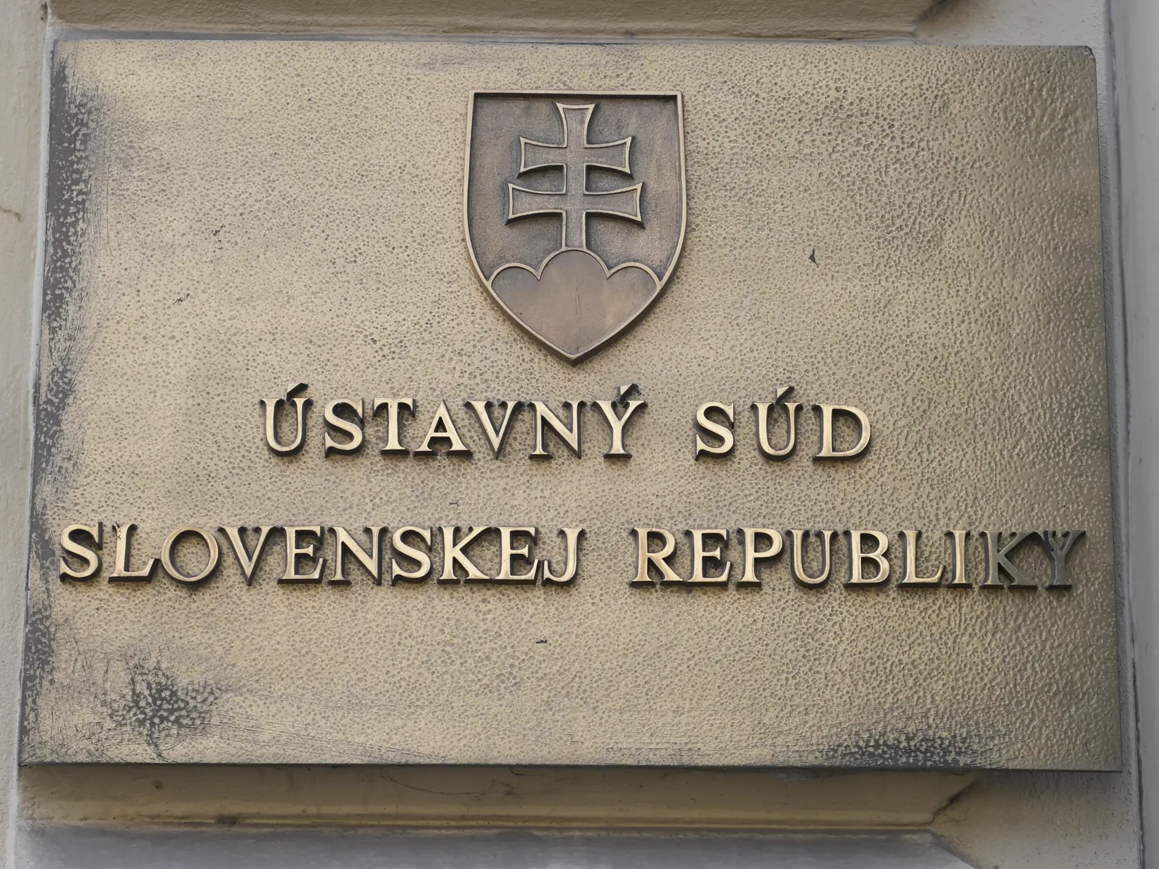 Ústavný súd má do 1. apríla rozhodnúť či sú obmedzenia súvisiace s predĺženým núdzovým stavom v súlade s Ústavou SR.