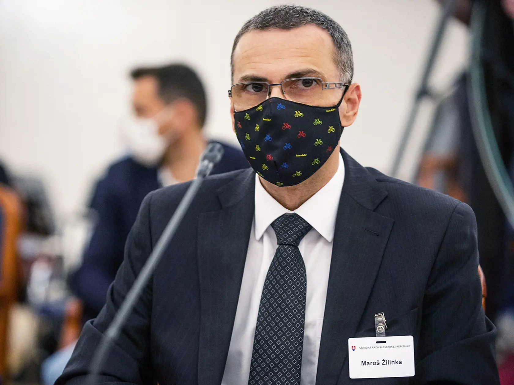 Generálny prokurátor Maroš Žilinka dal podnet na Ústavný súd, aby preskúmal ústavnosť platných nariadení. Má vydať rozhodnutie, či neporušujú ľudské práva a slobody napríklad na pohyb, vierovyznanie či možnosť podnikať.