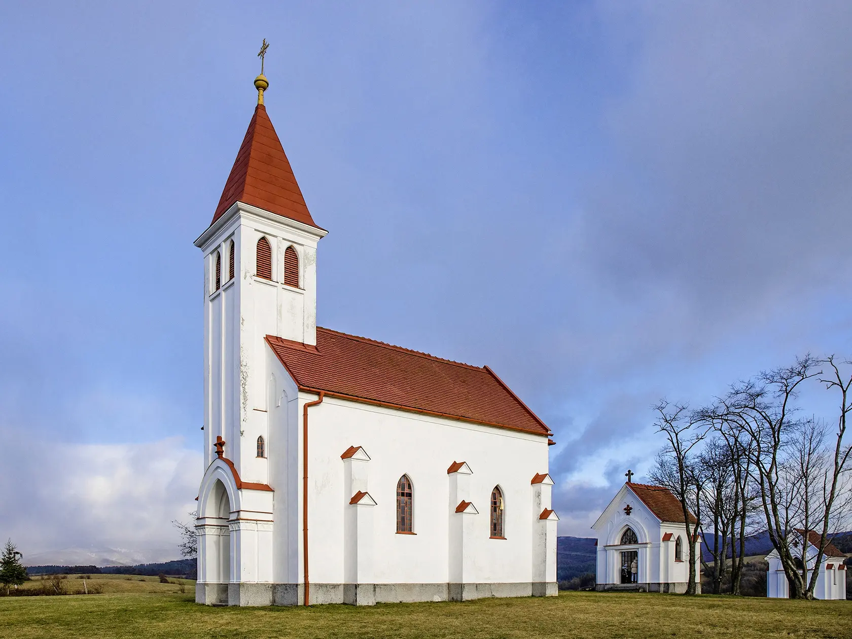 Postavili ju v neogotickom slohu na pahorku Galgenberg, nad bývalou samostatnou obcou Solka. 