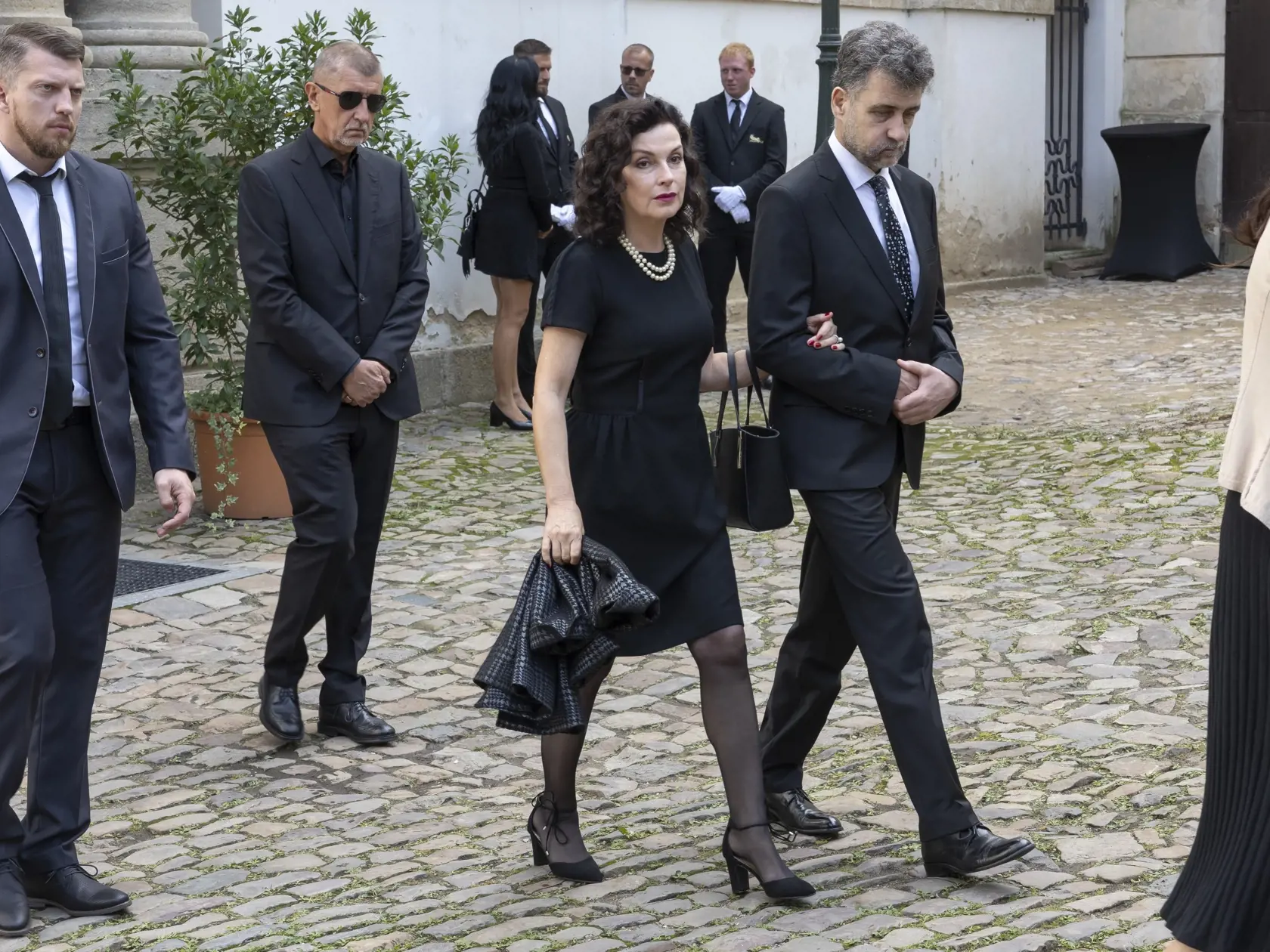 Medzi smútiacimi hosťami nechýbala ani Beáta Dubasová, pre ktorú Vašo skomponoval množstvo nezabudnuteľných hitov.