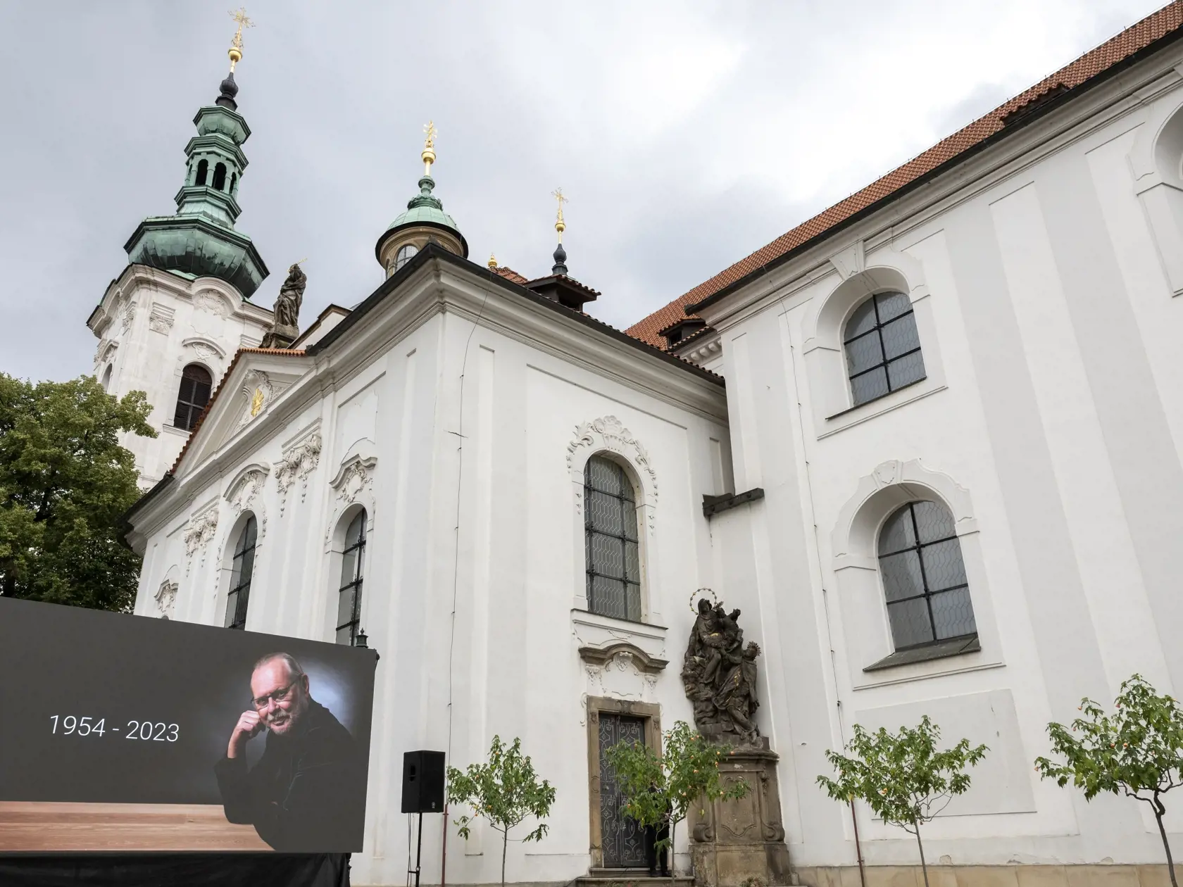 Posledná rozlúčka s hudobníkom a skladateľom Vašom Patejdlom, ktorý vo veku 68 rokov podľahol rakovine pankreasu.