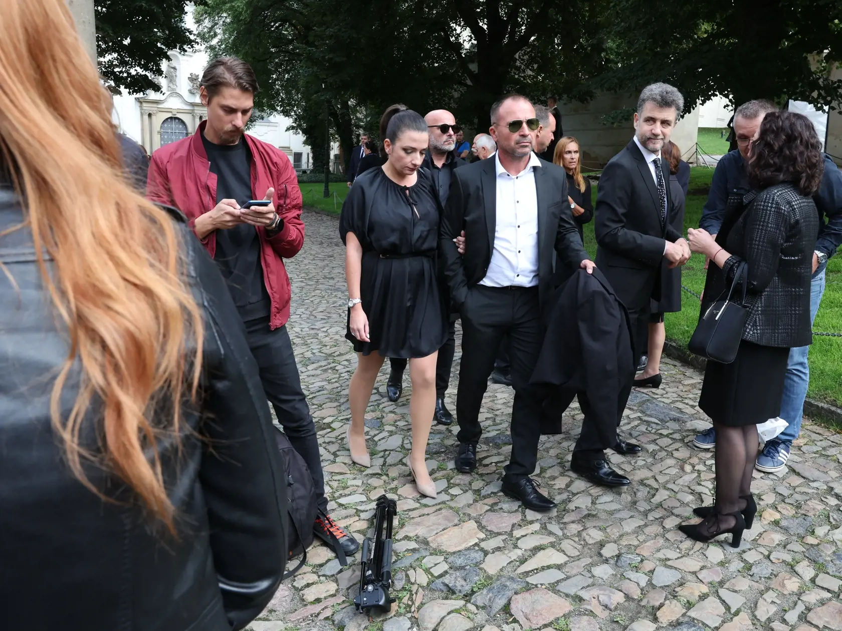 Andrea Zimányiová prišla na pohreb v čiernych minišatách.