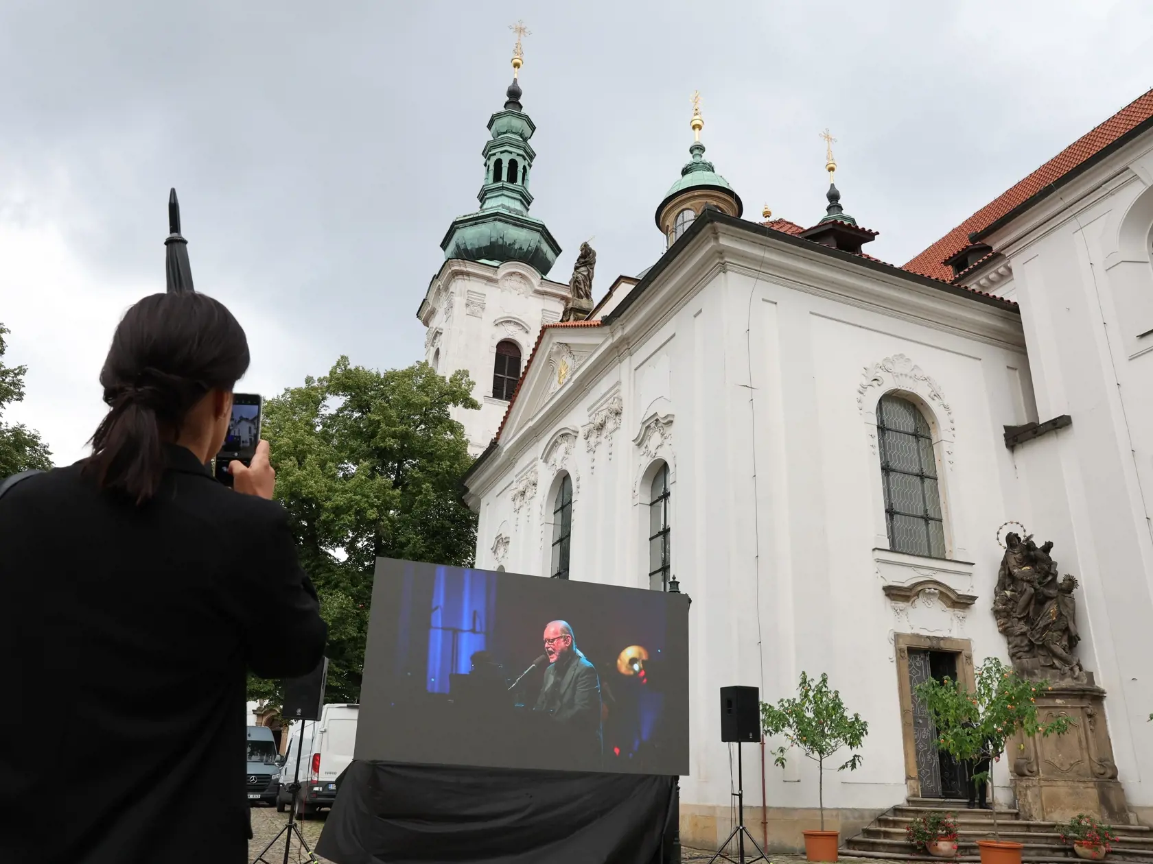 Dnes o 14:00 sa v Bazilike Nanebovzatia Panny Márie na pražskom Strahove koná posledná rozlúčka,