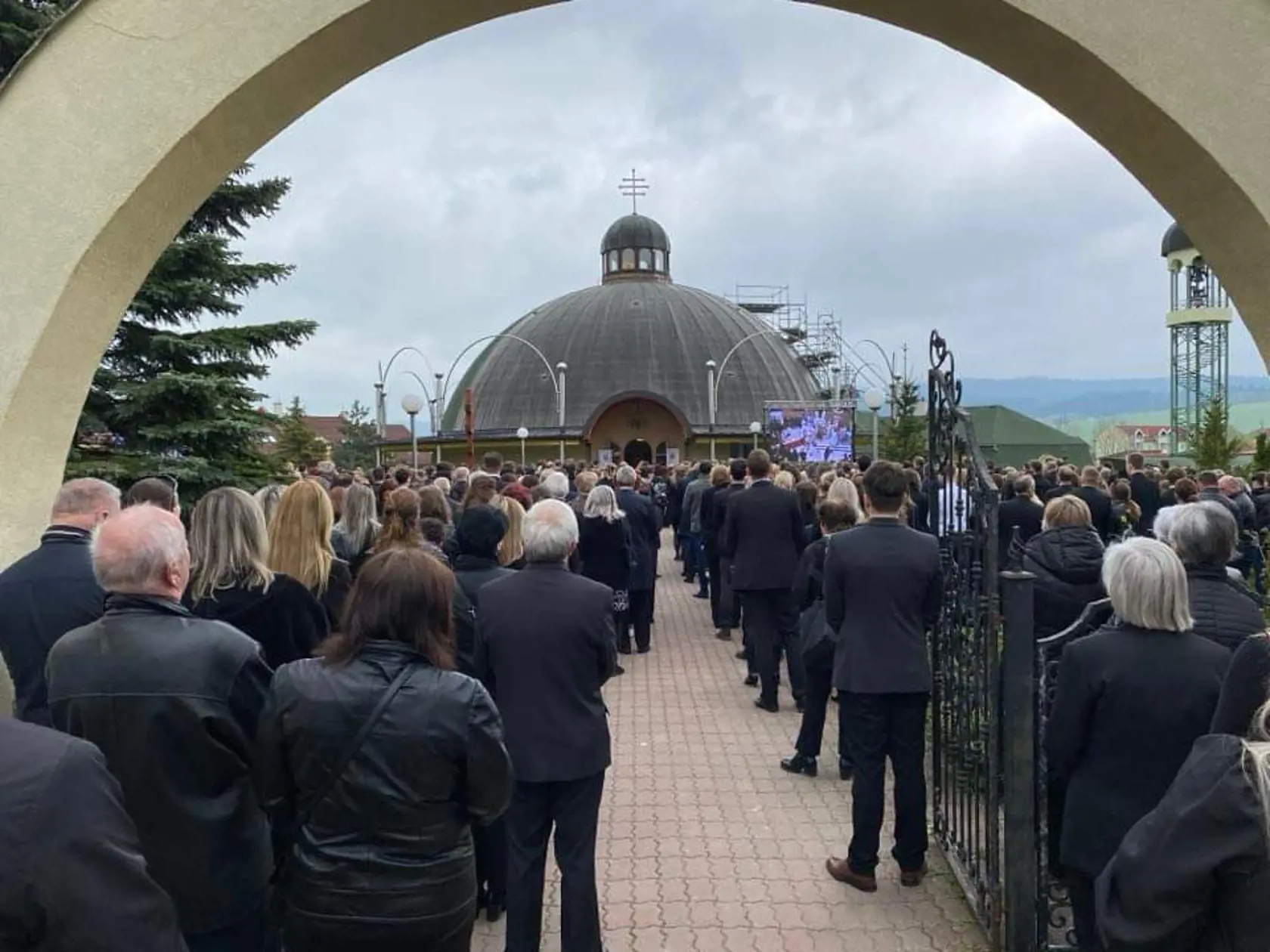 Poslednej rozlúčky sa zúčastnil aj zástupca čestnej stráže prezidentky SR Zuzany Čaputovej.