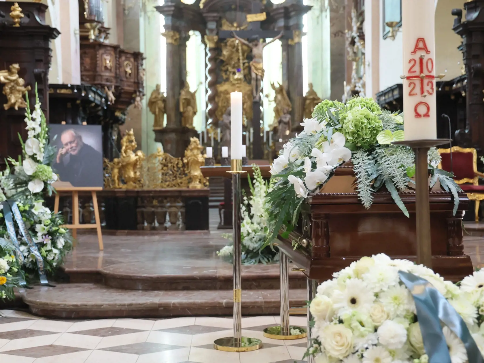 Posledná rozlúčka s Vašom Patejdlom v Bazilike Nanebovzatia Panny Márie na Strahovskom nádvorí.