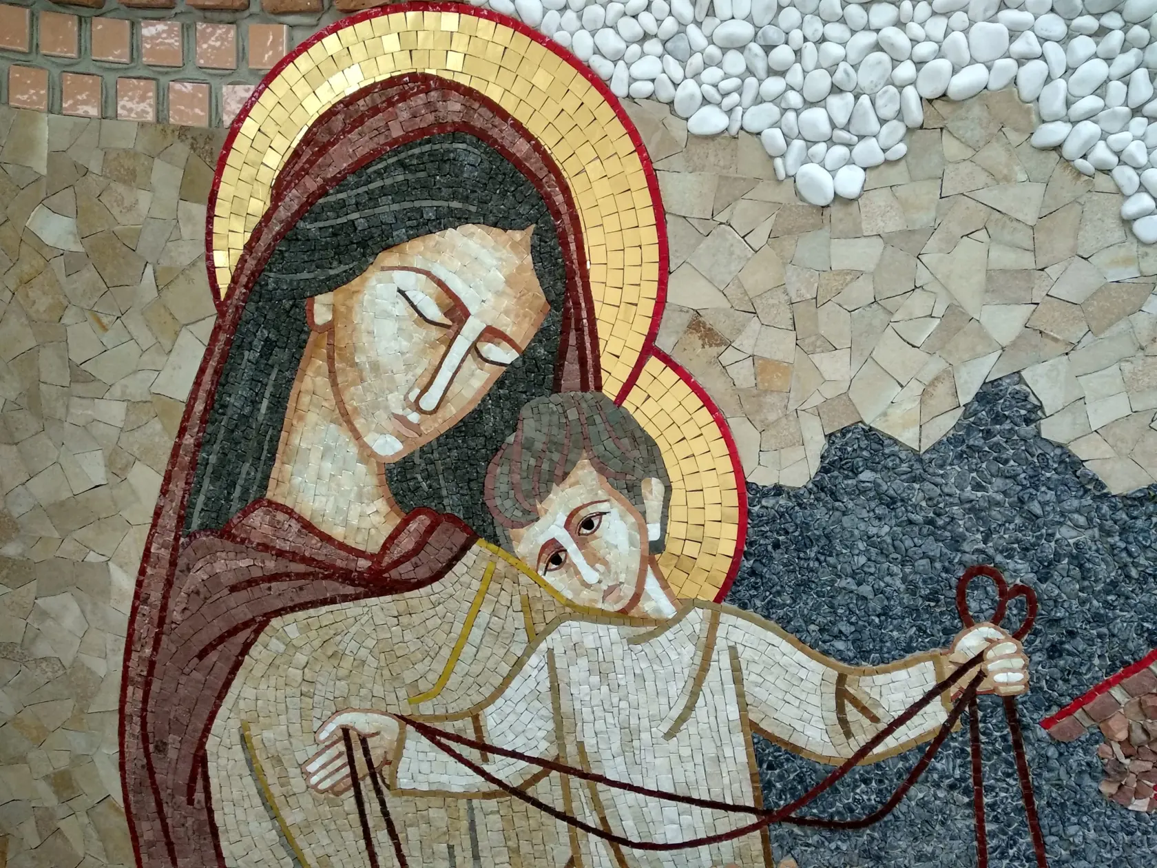 "Každá mozaika je jedinečný príbeh, ktorý rozprávame cez detaily, farby a materiály. Je to náročná, ale krásna práca – a ja som vďačný, že môžem byť jej súčasťou," uzatvára kňaz, ktorý svojim talentom a zanietením inšpiruje ľudí po celom svete.