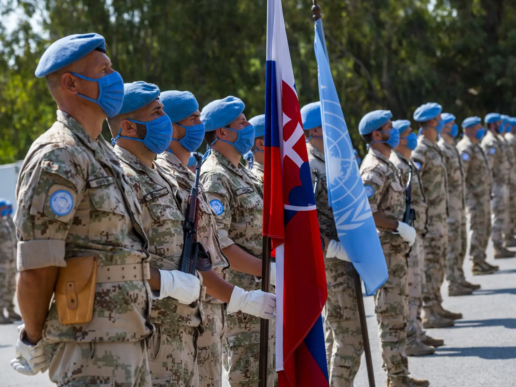 Na snímke nastúpená jednotka na veliteľstve Sektoru 4 (kemp Štefánik) misie UNFICYP počas návštevy ministra obrany SR Jaroslava Naďa vo Famaguste na Cypre 30. júla 2021. FOTO TASR - Jaroslav Novák