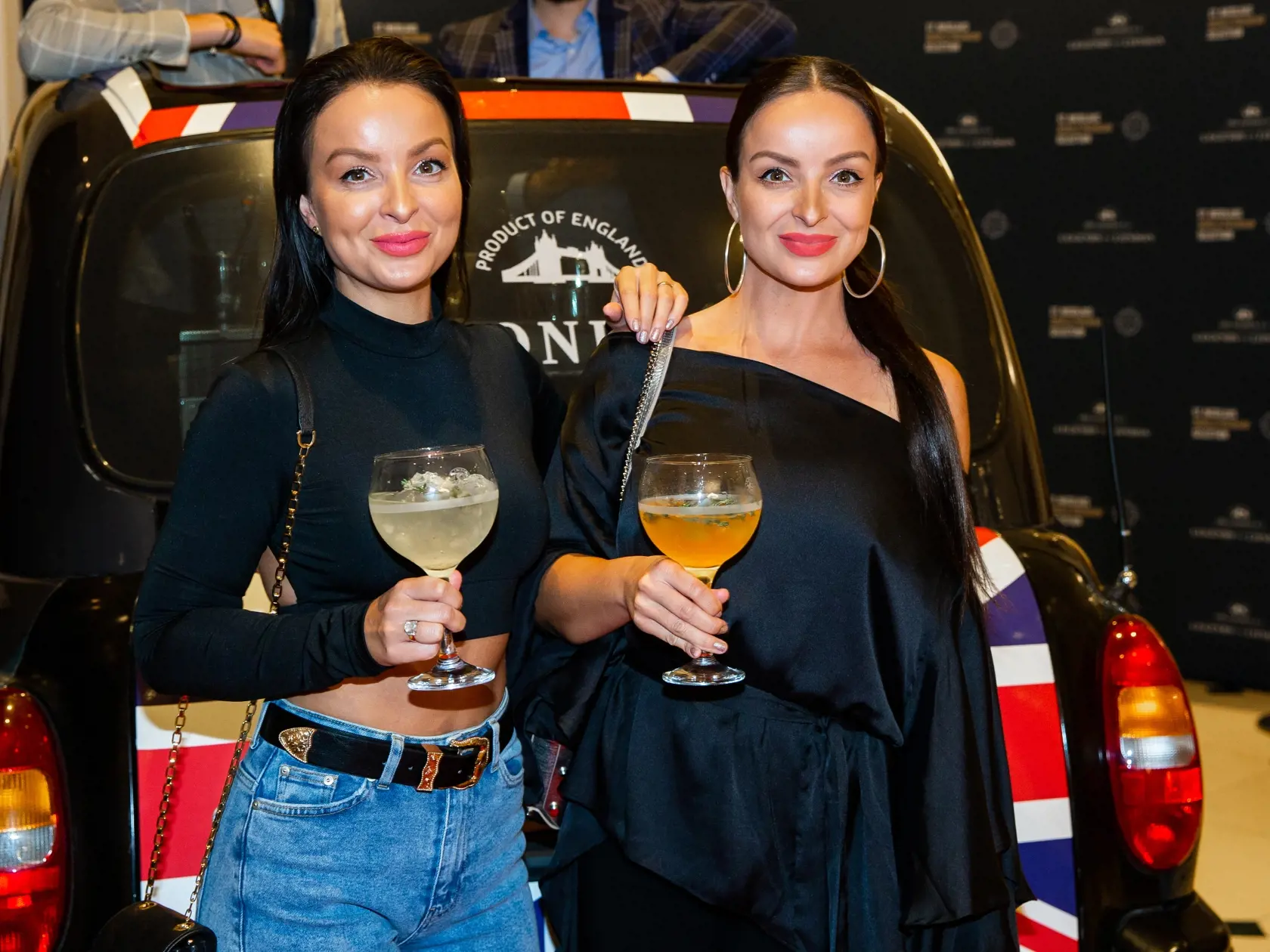 Krst novej značky alkoholu prichádzajúcej na slovenský trh v jednom z bratislavských hotelov. Na snímke Veronika a Daniela Nízlové alias Twiins.