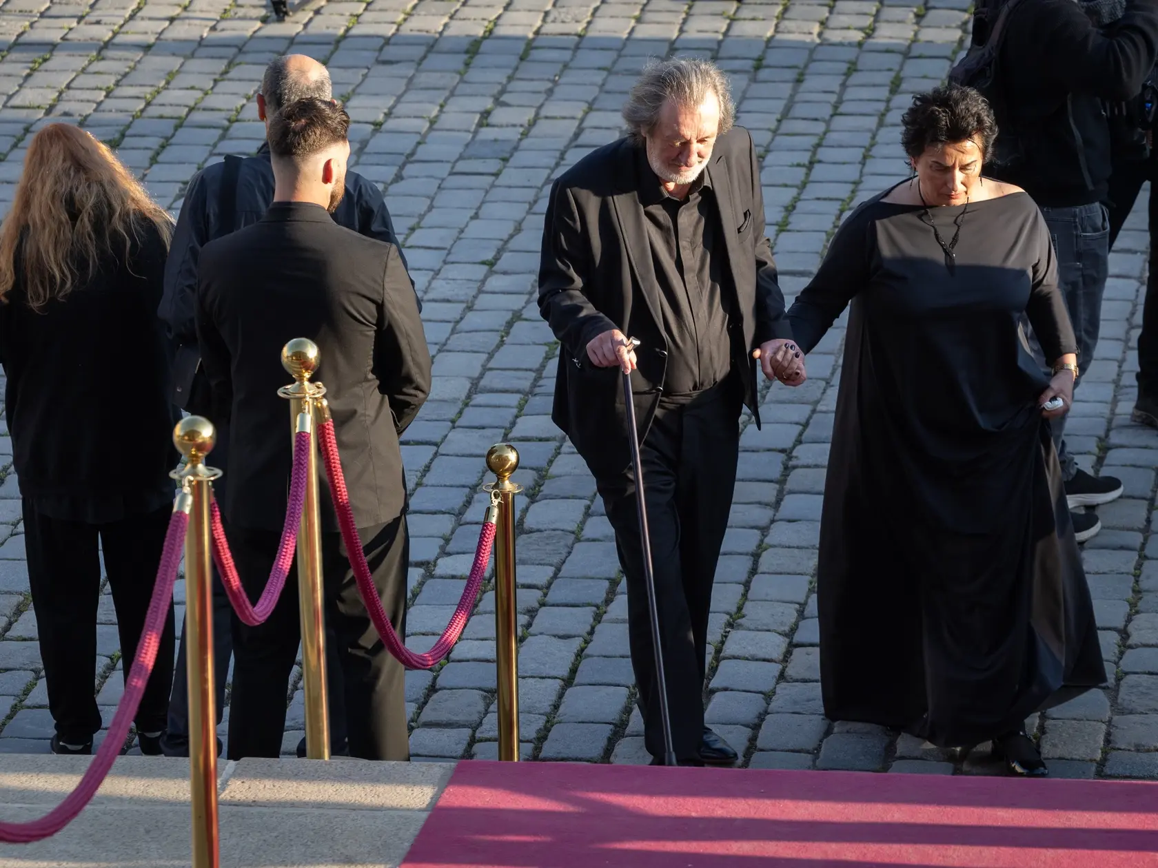Rozlúčková párty na počesť zosnulého Jiřího Bartošku, legendárneho českého herca a prezidenta filmového festivalu v Karlových Varoch v pražskom Rudolfíne. Na snímke je Bolek Polívka s manželkou Marcelou.