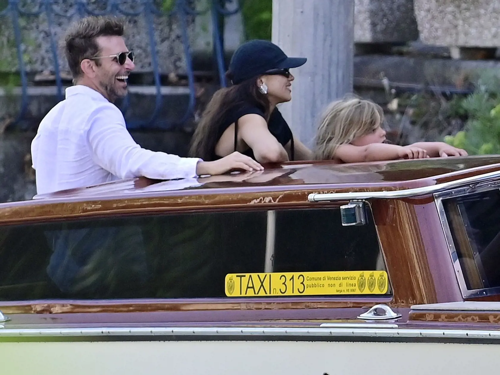 Stará láska veru nehrdzavie! Bývalí zaľúbenci Bradley (48) a Irina Shayk (37) sú toho dôkazom.