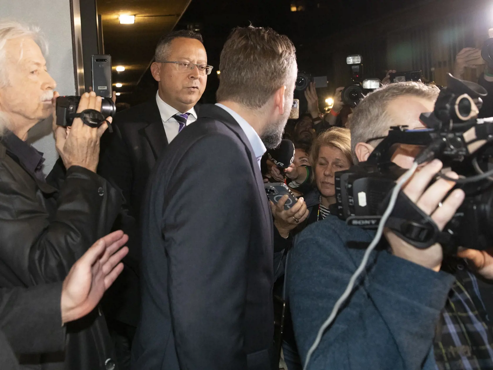 Na snímke je  centrála politickej strany SMER-SD na Súmračnej ulici počas parlamentných volieb 2023, prichádza Luboš Blaha.