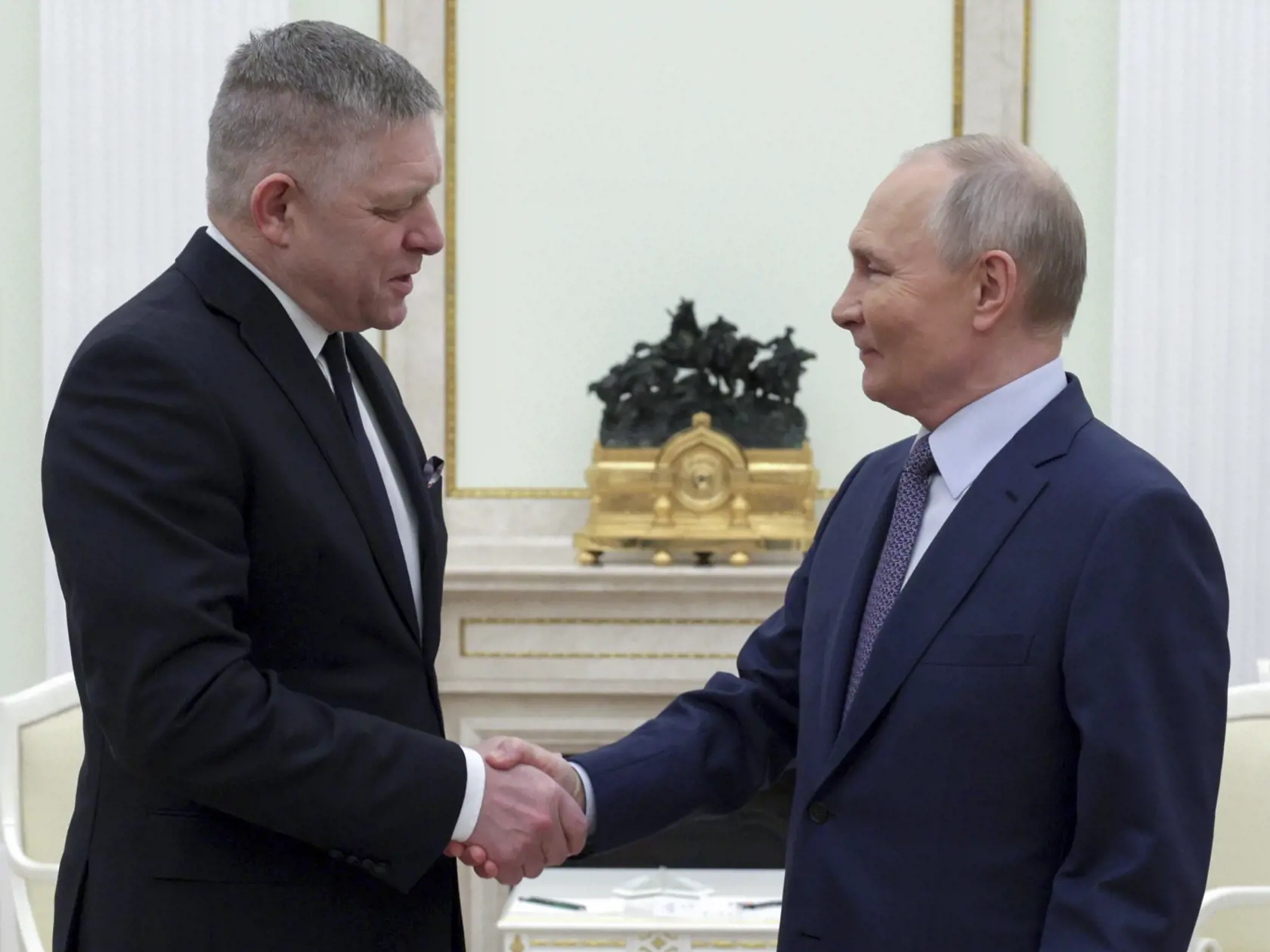 Premiér SR Robert Fico a ruský prezident Vladimir Putin počas nedeľňajšieho stretnutia v Moskve.