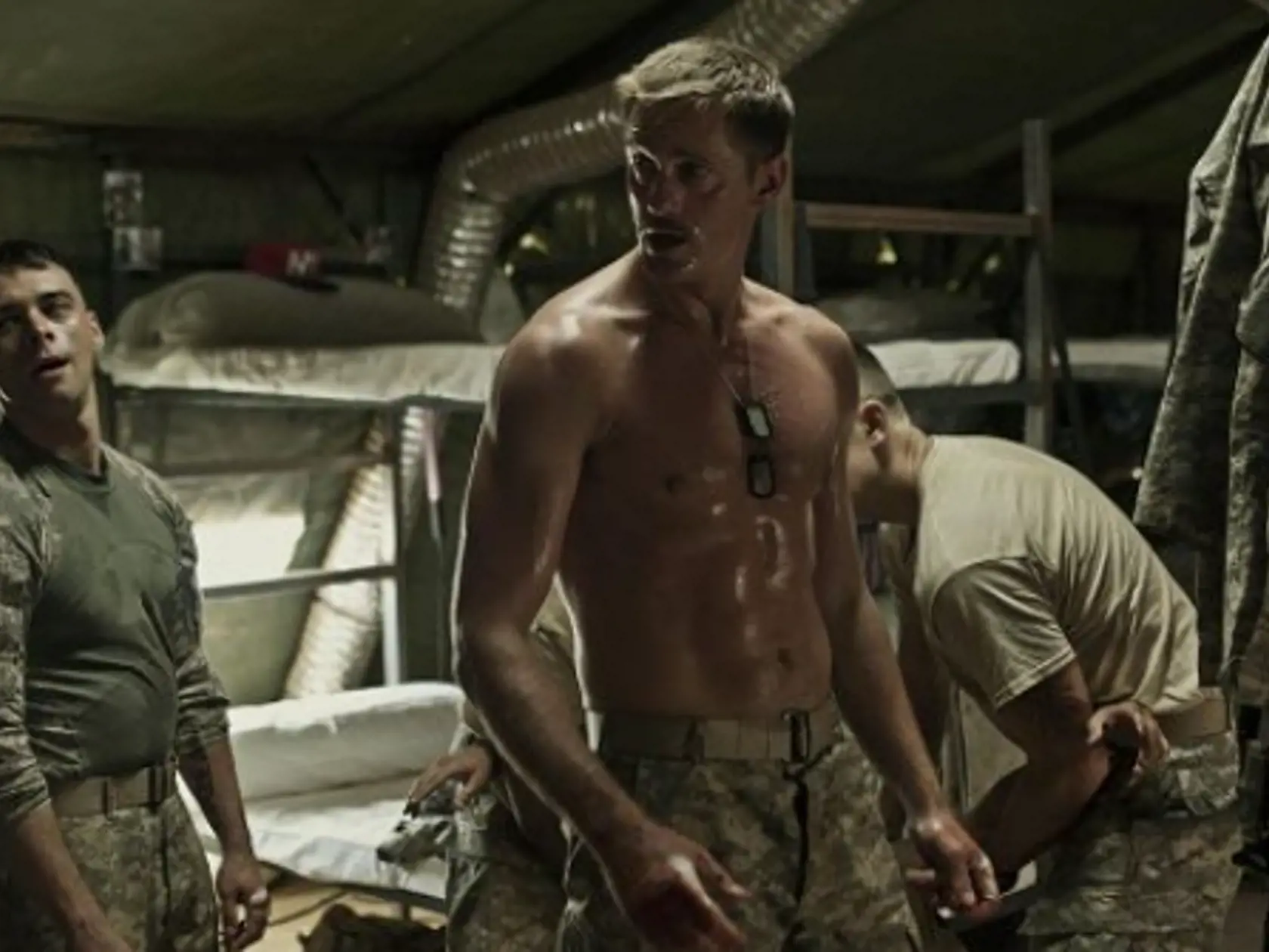 Alexander Skarsgård vo filme Tím zabijákov