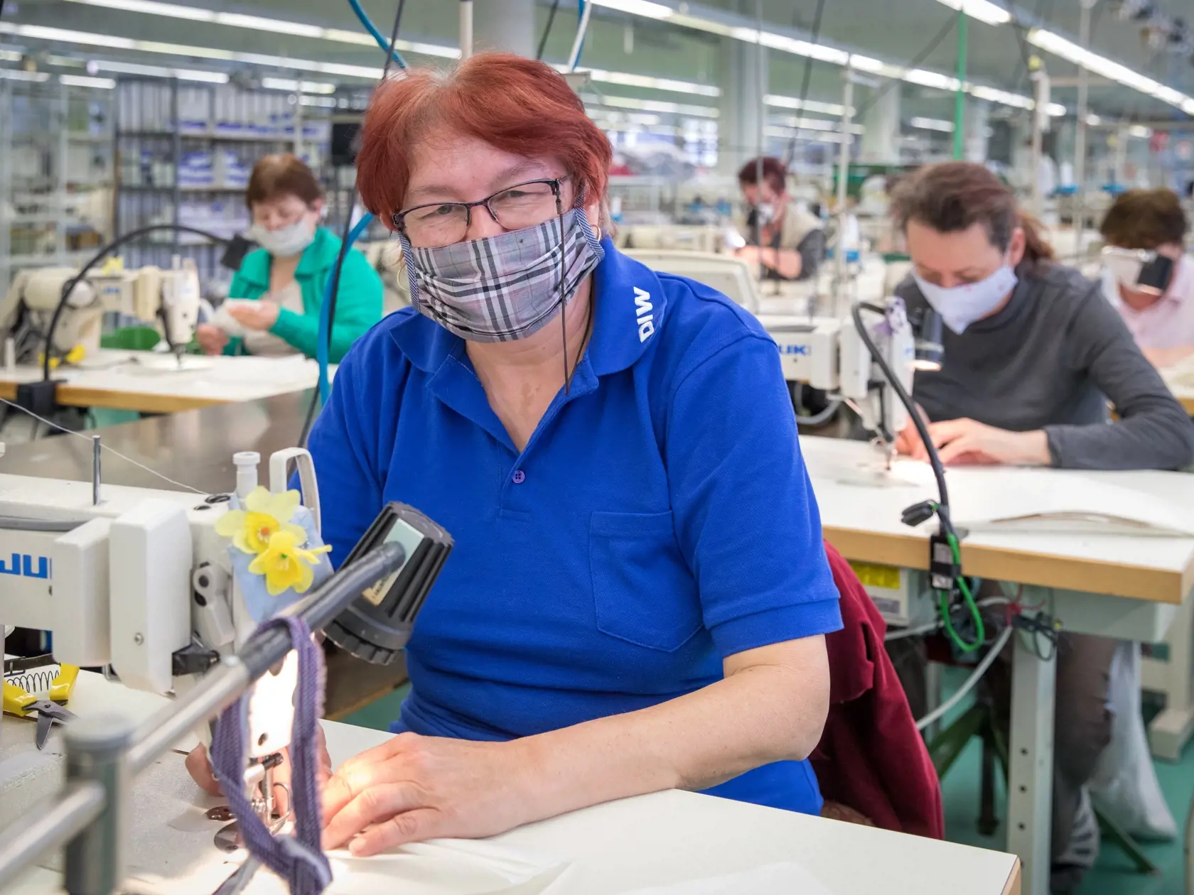 Spoločnosť Zornica - Banko Fashion z Bánoviec nad Bebravou sa aktívne podieľa na boji proti Koronavírusu na Slovensku. Šičky pracujú na výrobe hygienických rúšok