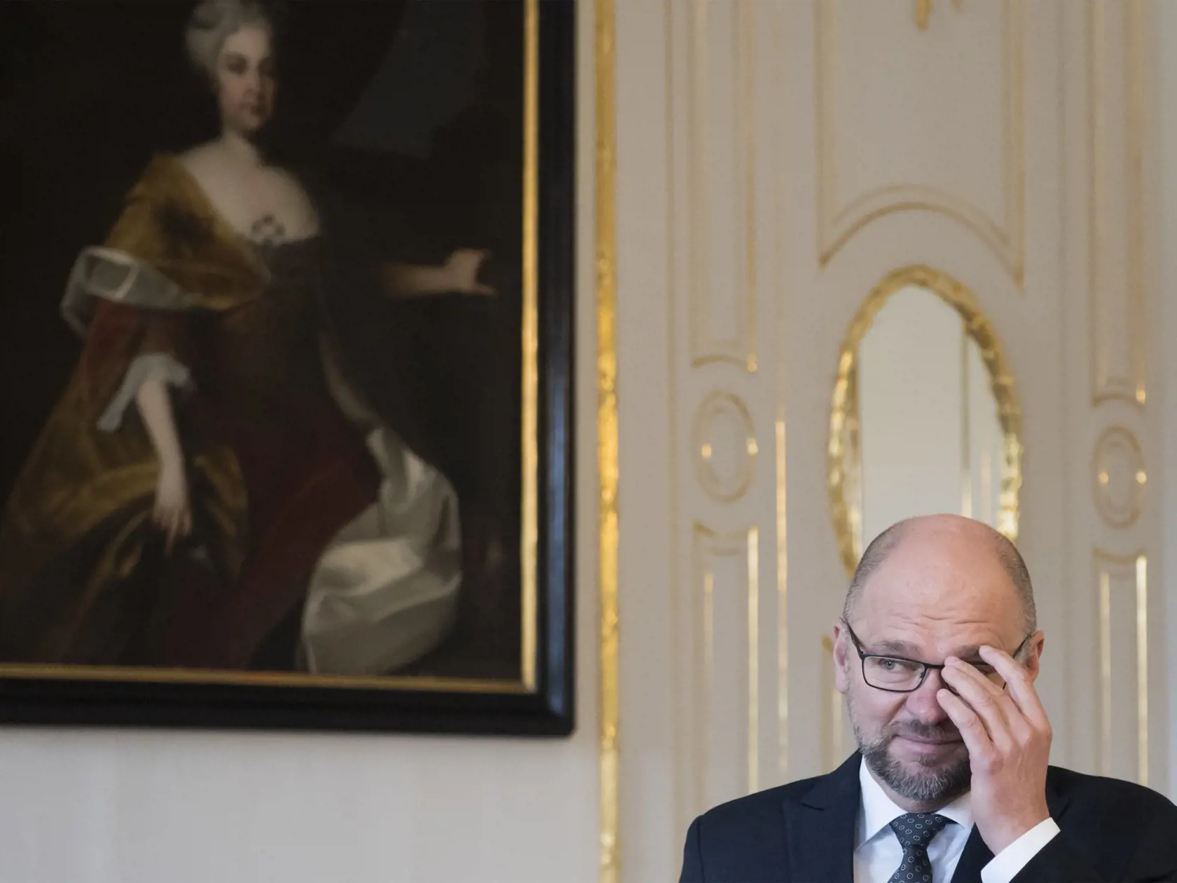 Na snímke predseda strany SaS Richard Sulík čaká na stretnutie s prezidentkou SR Zuzanou Čaputovou k výsledkom volieb do NR SR 3. marca 2020 v Prezidentskom paláci v Bratislave. FOTO TASR - Martin Baumann