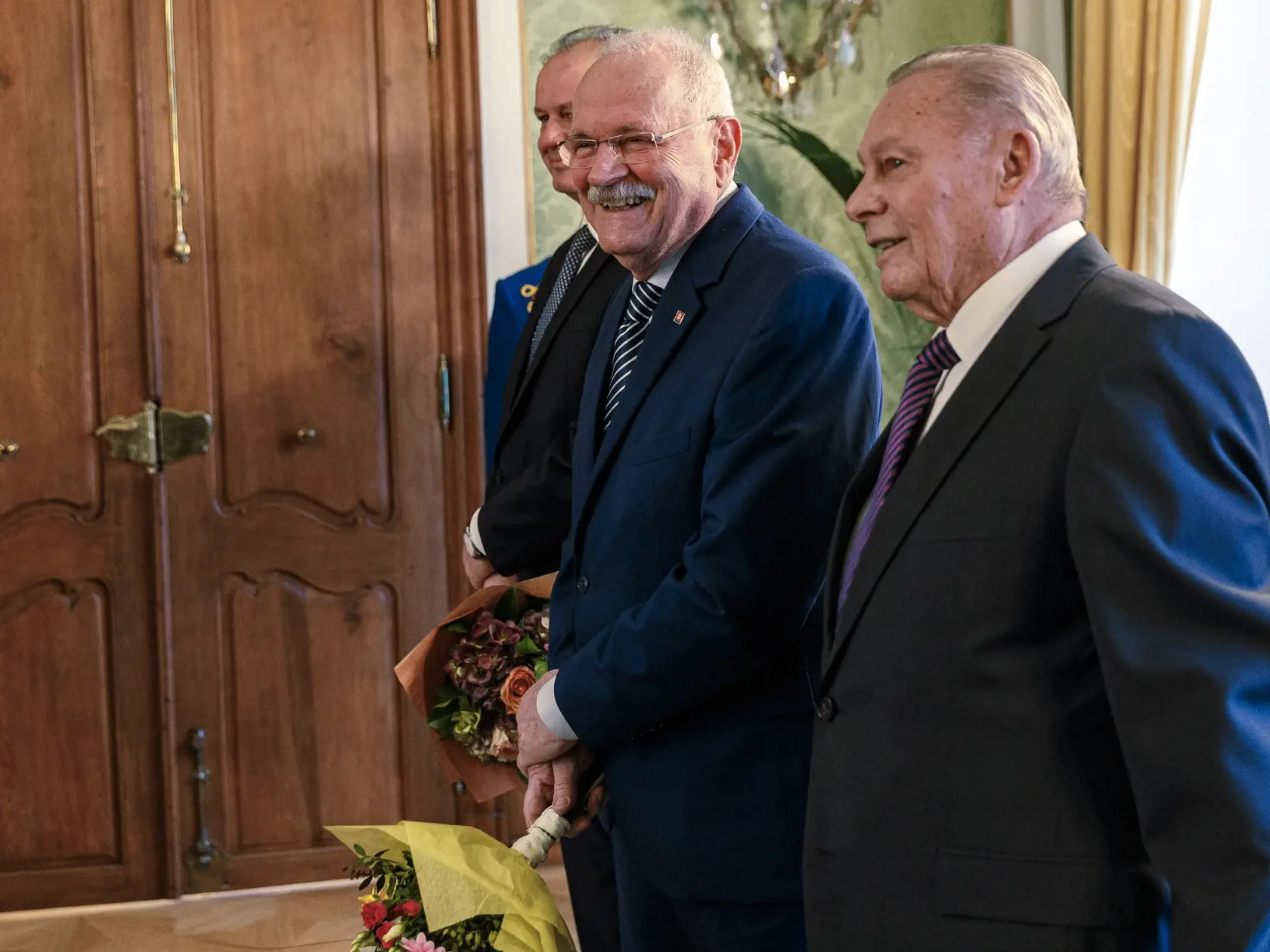 Na snímke Andrej Kiska, Ivan Gašparovič a Rudolf Schuster počas tradičného Novoročného obeda prezidentov Slovenskej repbuliky v Grasalkovičovom paláci, na ktorý pozvala bývalých prezidentov súčasná hlava štátu, Zuzana Čaputová.