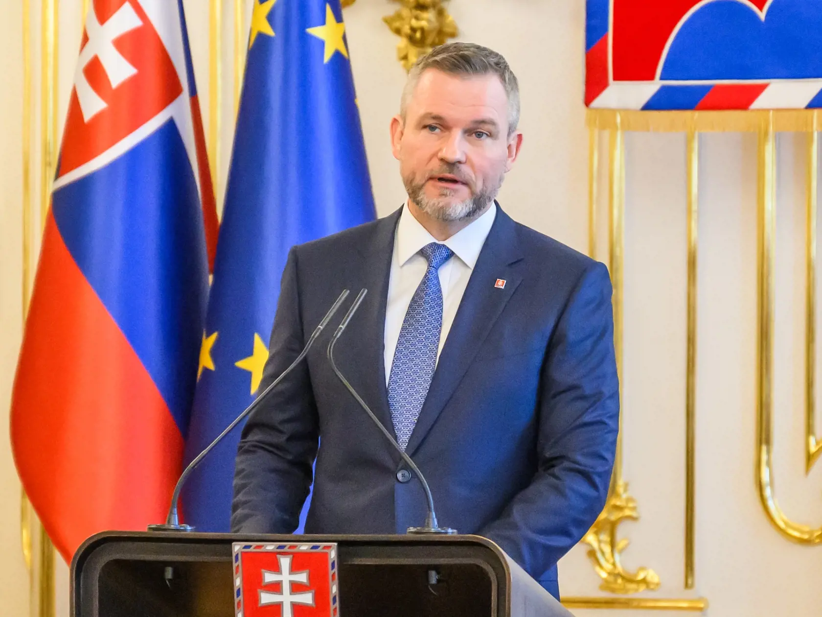 Na snímke prezident SR Peter Pellegrini počas vymenovania do funkcie nového ministra cestovného ruchu a športu Rudolfa Huliaka (nominant Smer-SD) v Prezidentskom paláci v Bratislave 5. marca 2025. FOTO TASR - Jaroslav Novák