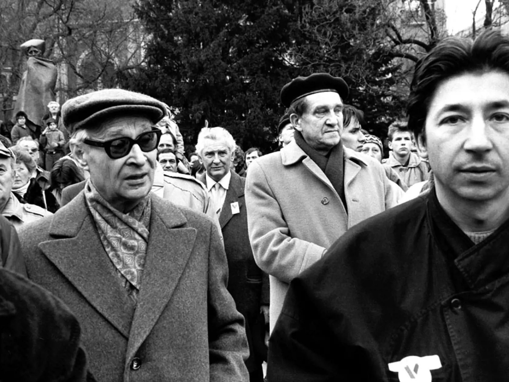 Študentskou demonštráciou na Národní tříde v Prahe sa revolučný november 1989 iba začal! K protestujúcim mladým sa pridali disidenti a umelci.