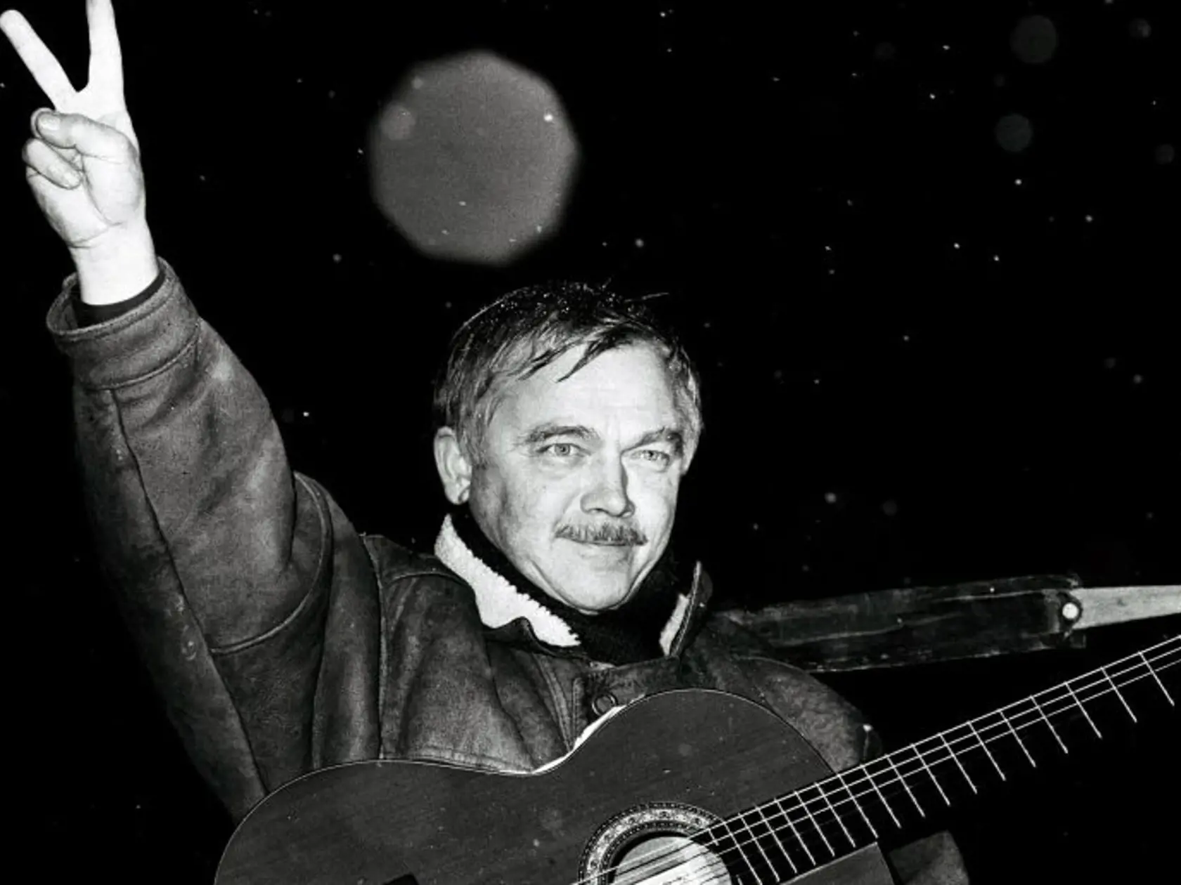 Študentskou demonštráciou na Národní tříde v Prahe sa revolučný november 1989 iba začal! K protestujúcim mladým sa pridali disidenti a umelci.