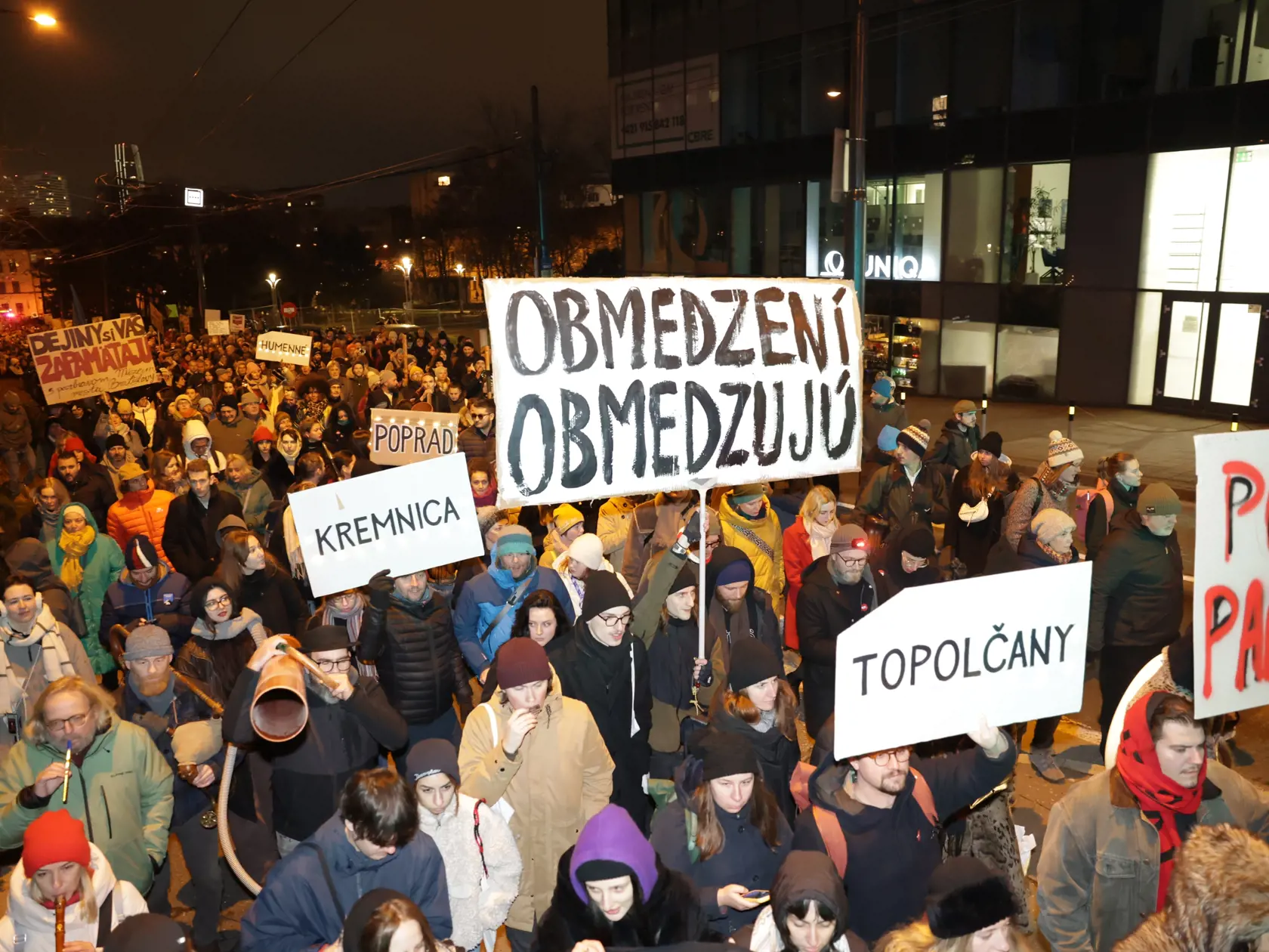 Slovenská kultúrna pochodeň dorazila vo štvrtok 12. decembra do Bratislavy.  Otvorená Kultúra! zorganizovala celodenný program, ktorý vyvrcholil protestným pochodom Za budúcnosť kultúry .