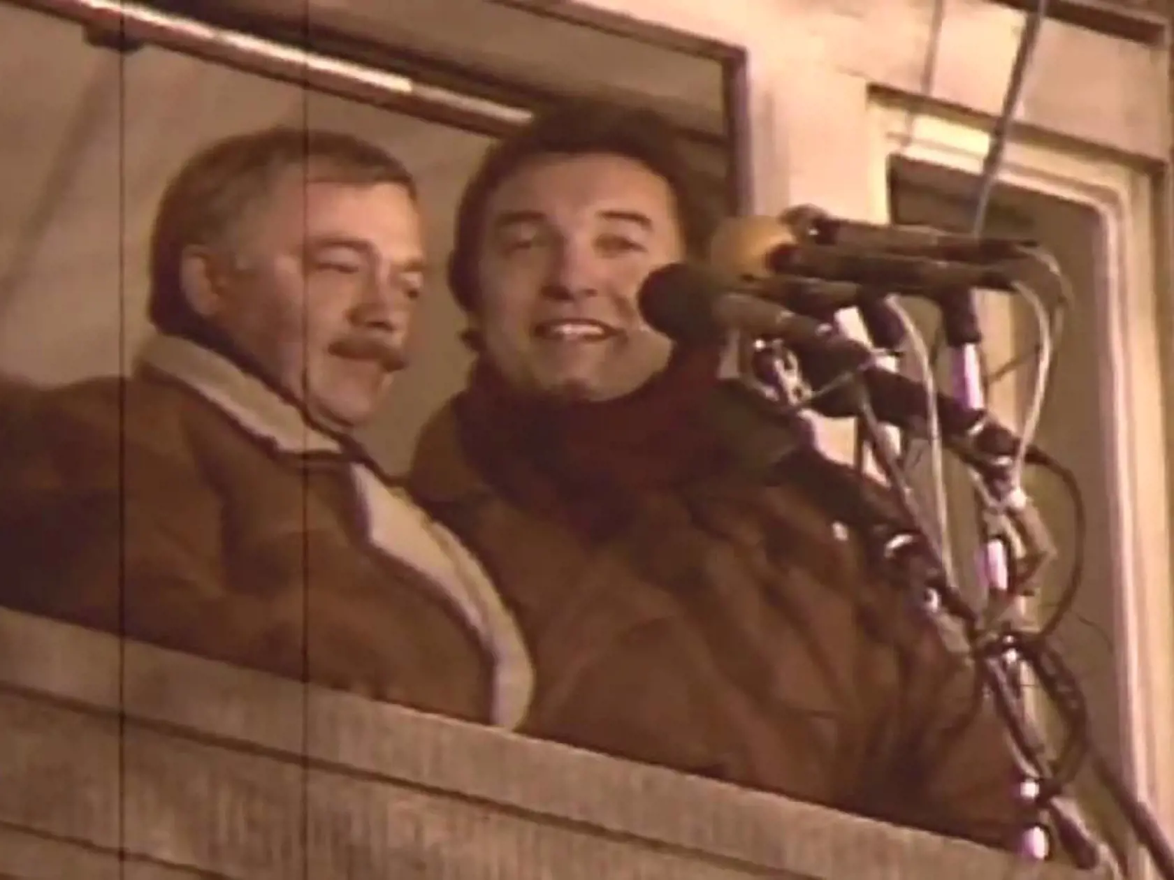 27. 11. 1989: Hymnu na Václavskom námestí spieval Kryl s Gottom.