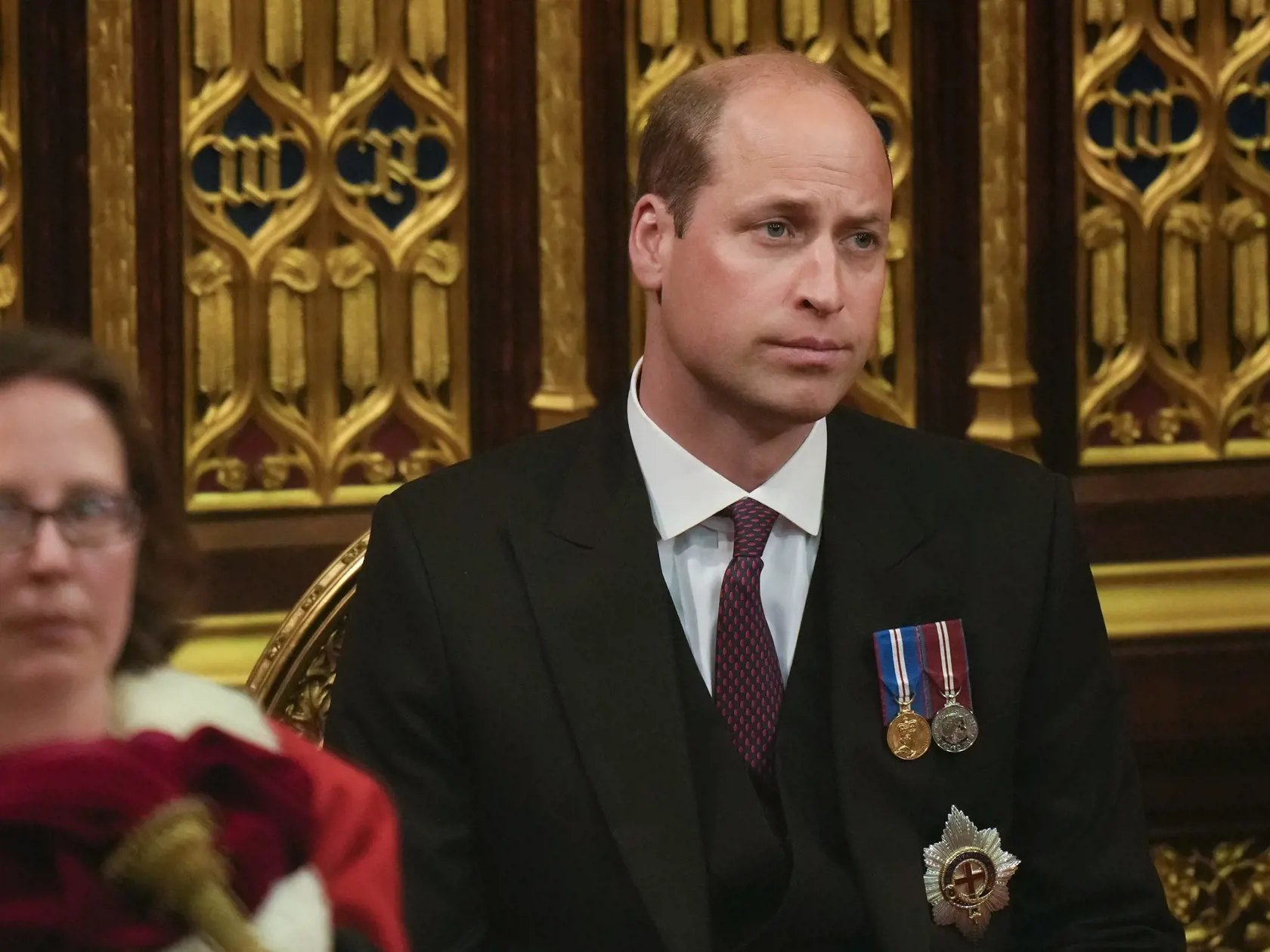 PK 5 Londýn - Princ William na otvorení nového zasadacieho obdobia britského parlamentu v Snemovni lordov v Londýne 10. mája 2022. Princ Charles, otec princa Harryho, zastúpil svoju matku kráľovnú Alžbetu II., ktorá zasadanie tradične otvára. Alžbeta II. (96) mala v poslednom období problémy s mobilitou a zrušila viacero verejných vystúpení. FOTO TASR/AP

Prine William attends the State Opening of Parliament, at the Palace of Westminster in London, Tuesday, May 10, 2022. Queen Elizabeth II did n