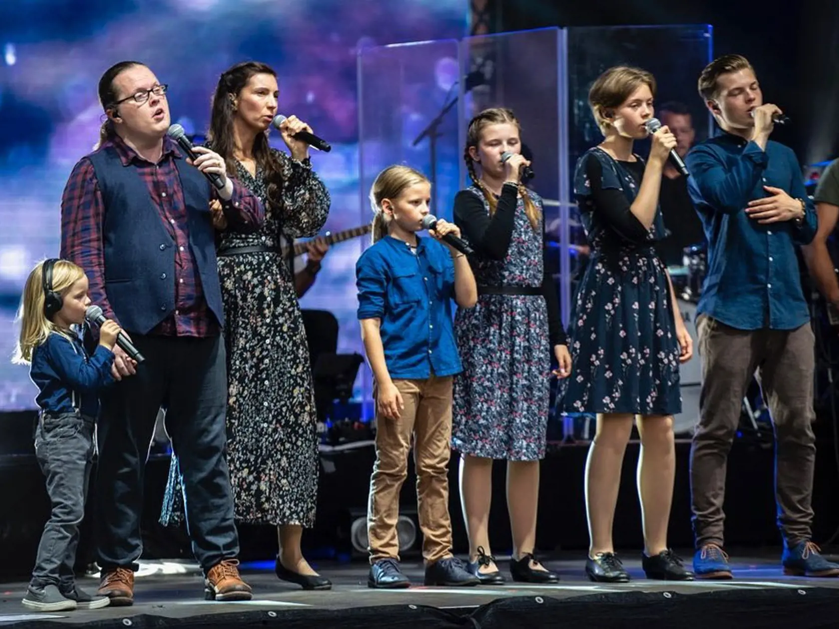 Angelo Kelly s rodinou pravidelne koncertujú.