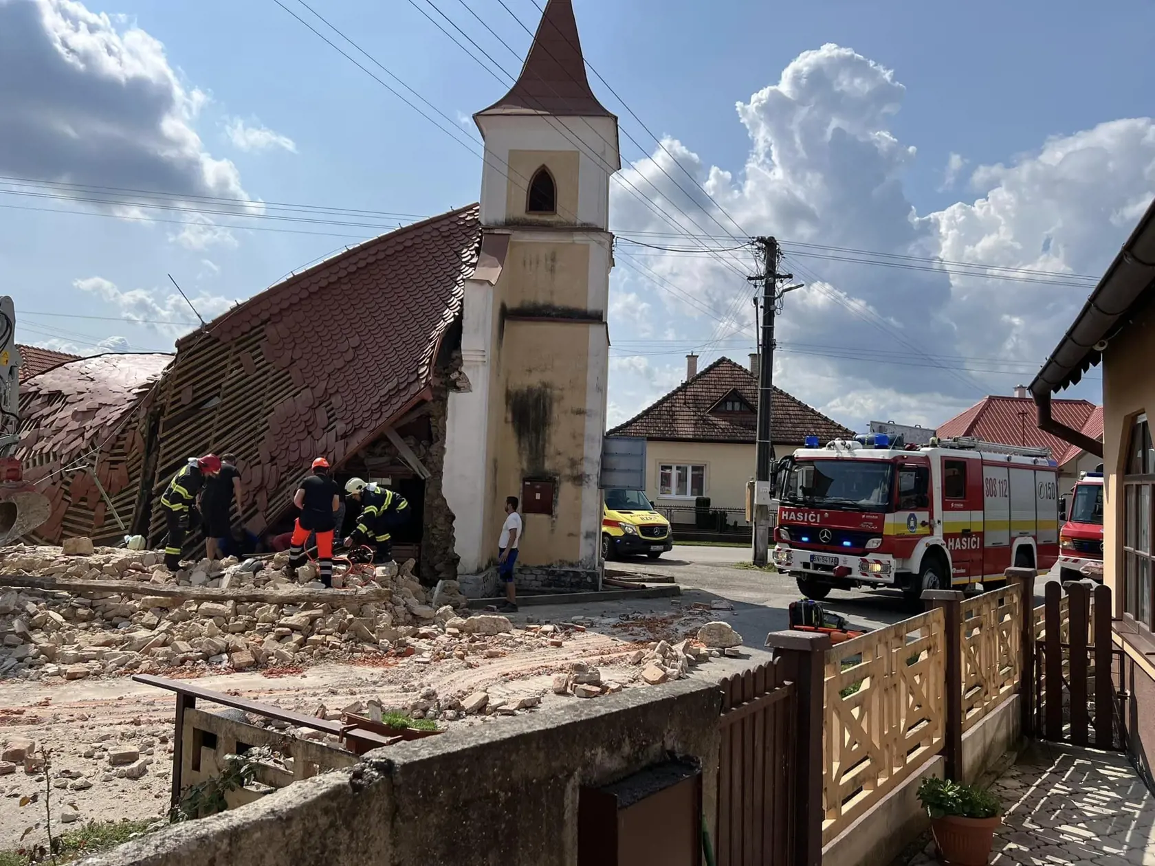 Pri rekonštrukcii kaplnky v Nedašovciach sa zranila jedna osoba