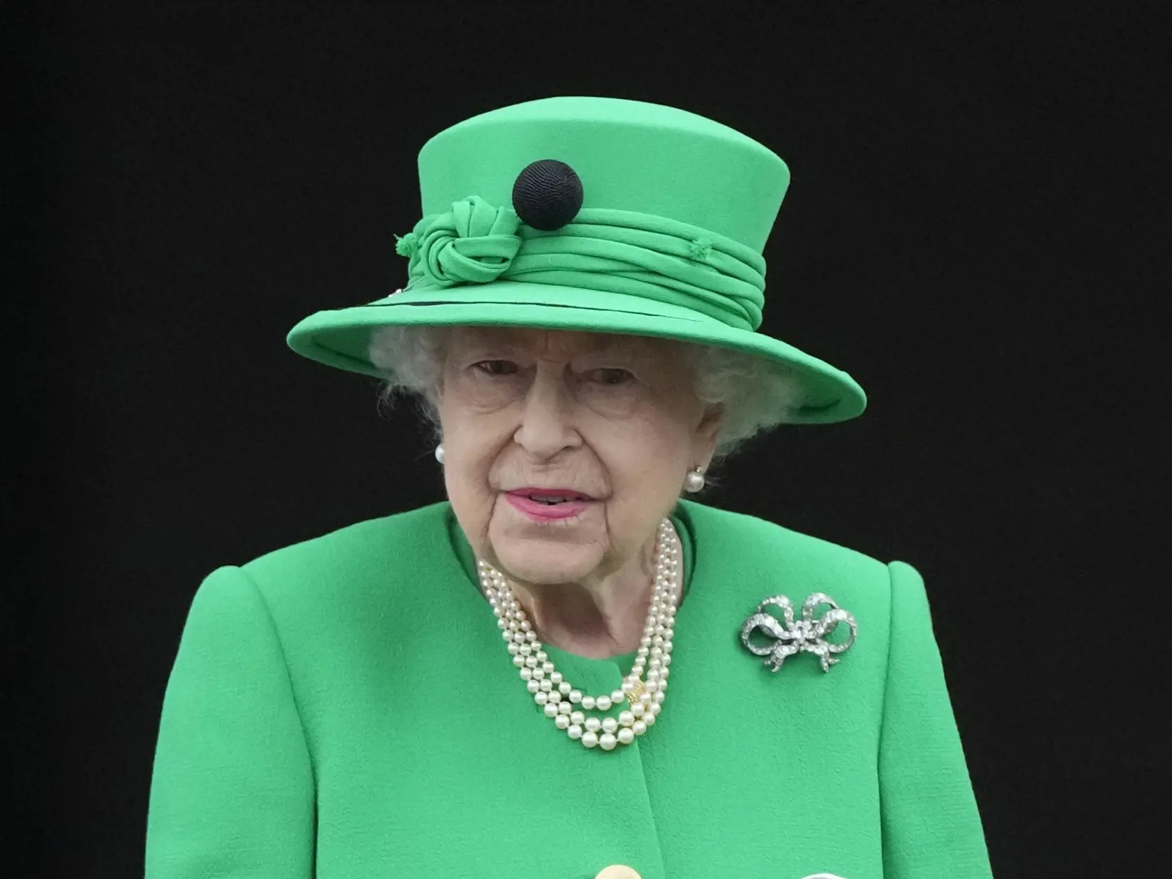 Kráľovná Alžbeta II. sa v závere osláv ukázala na balkóne Buckinghamského paláca.
