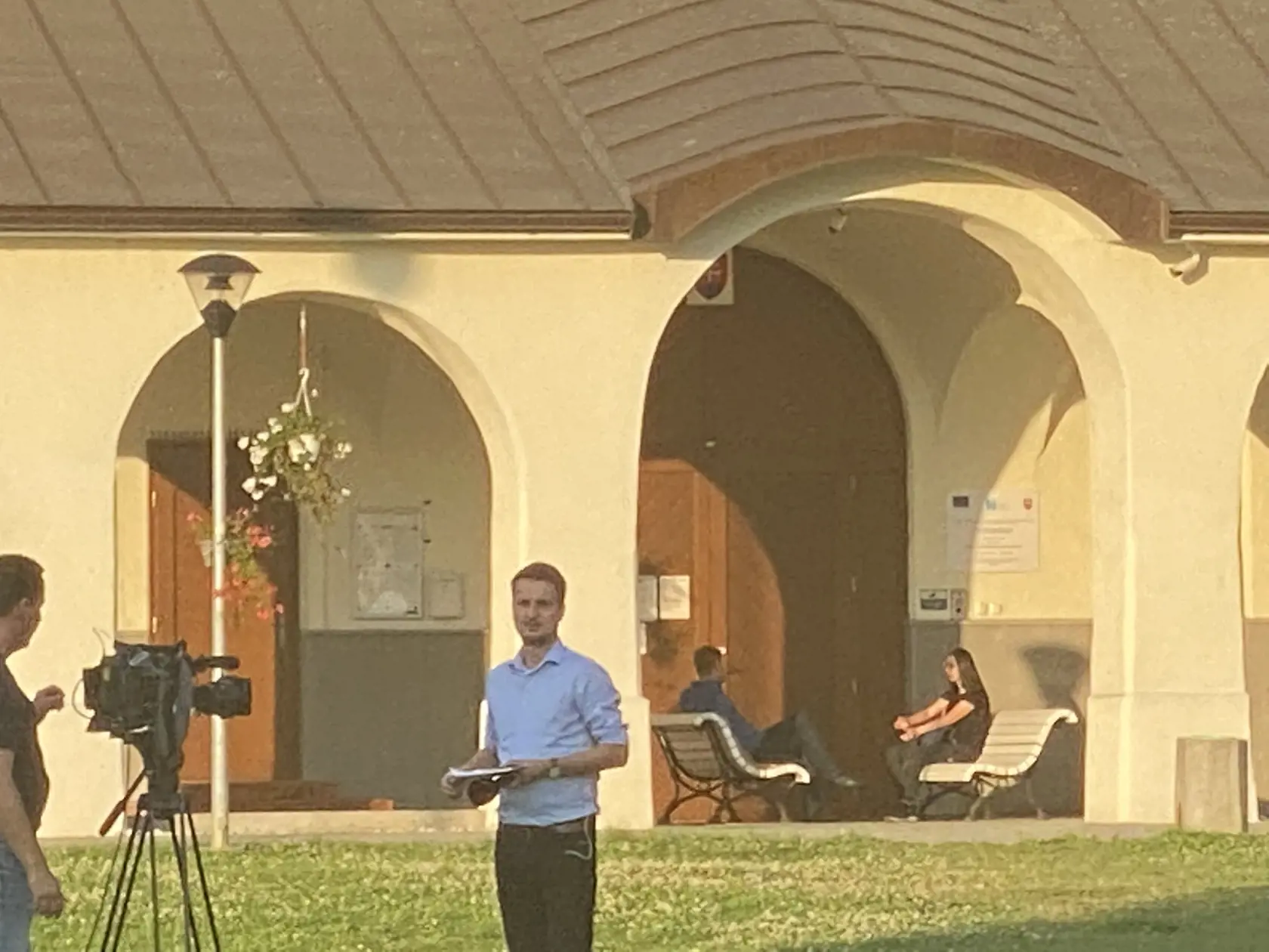 Igor Matovič prišiel rokovať do Prešova s pani Zuzanou, ktorej ušla výhra v očkovacej lotérii.