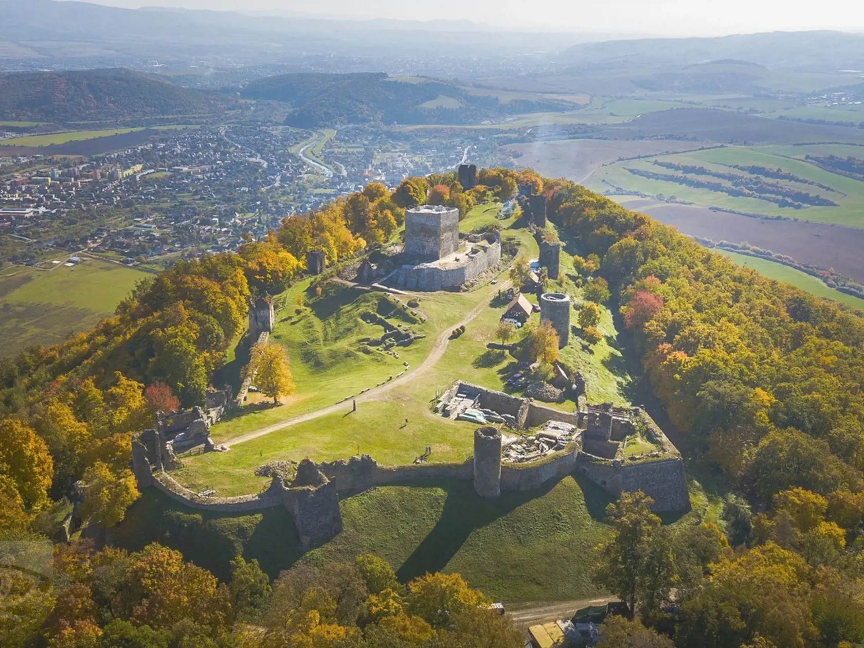 Šarišský hrad núka krásne výhľady.