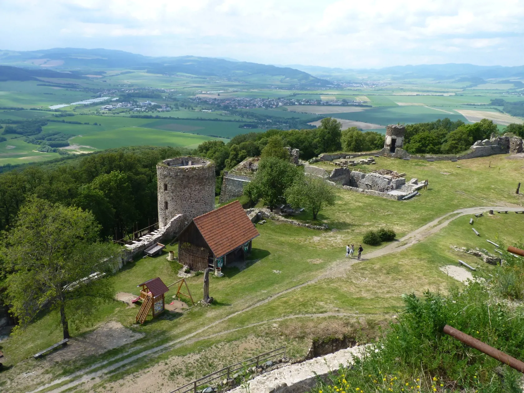 Šarišský hrad núka krásne výhľady.