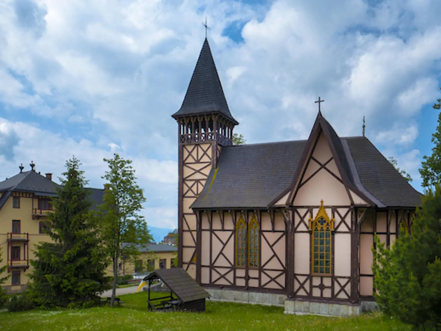 Drevený Kostol Nepoškvrneného počatia v Starom Smokovci. 