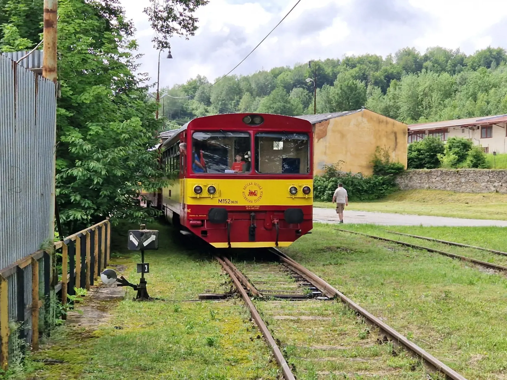 Detská železnica v Košiciach je jediným miestom na Slovensku, kde si môžu deti a mládež vyskúšať vypraviť vlak a podieľať sa tak na riadení železničnej dopravy.