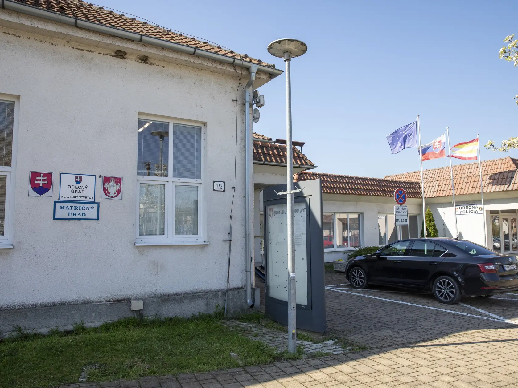 Na snimke je obec Plavecký Štvrtok, kde sa našlo ďalšie ohnisko nákazy slintačky a krívačky , okrem južného Slovenska aj na Záhorí.